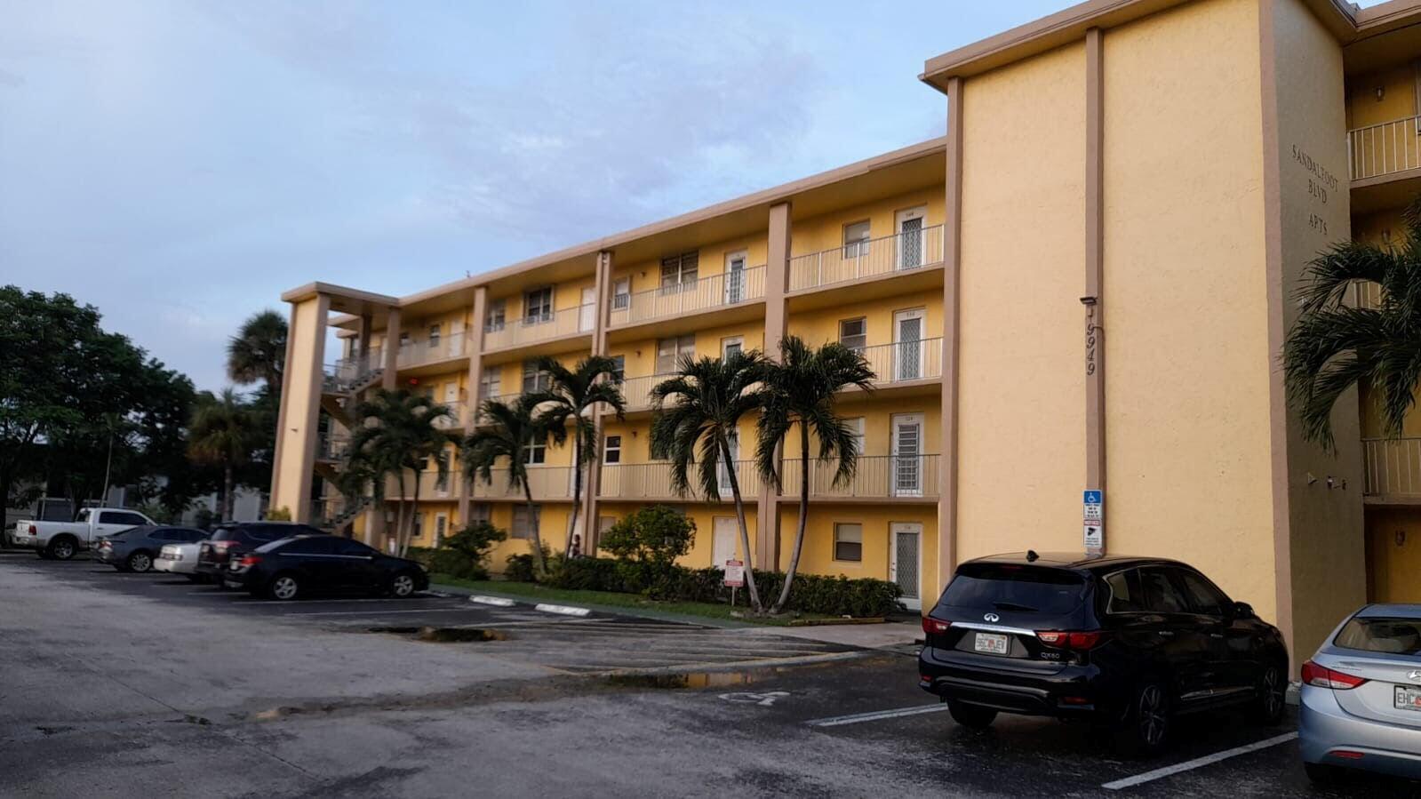 SANDALFOOT BLVD APTS COND - Residential Lease