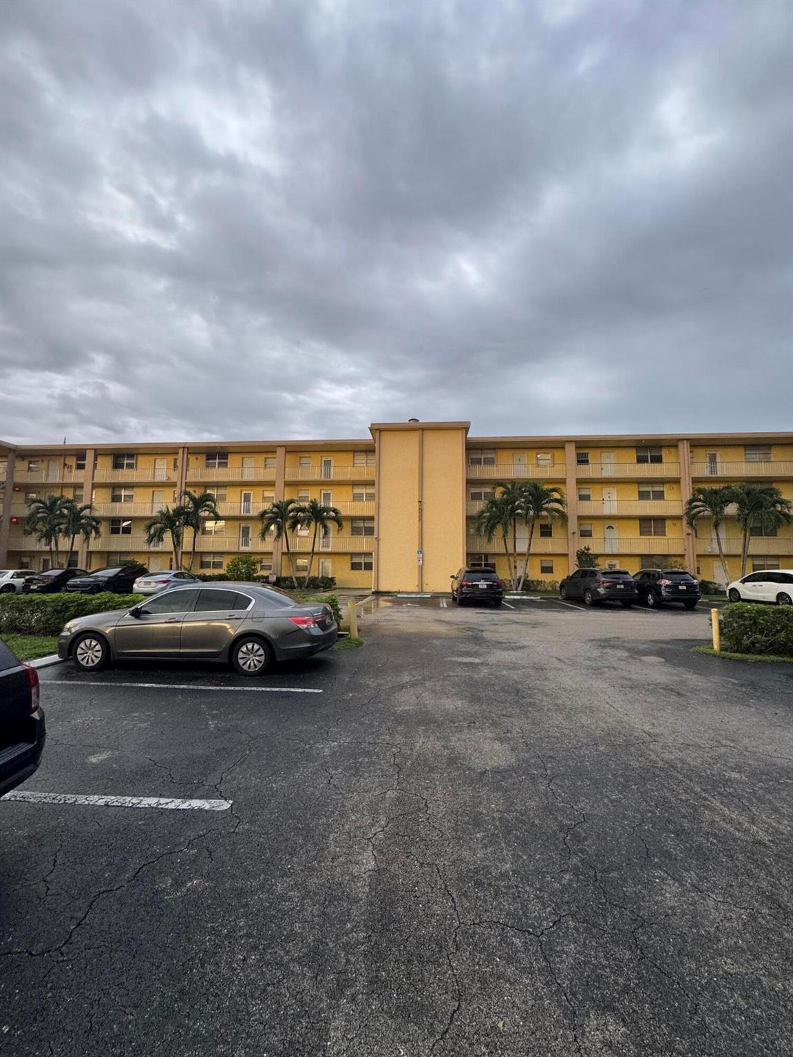 SANDALFOOT BLVD APTS COND - Residential Lease