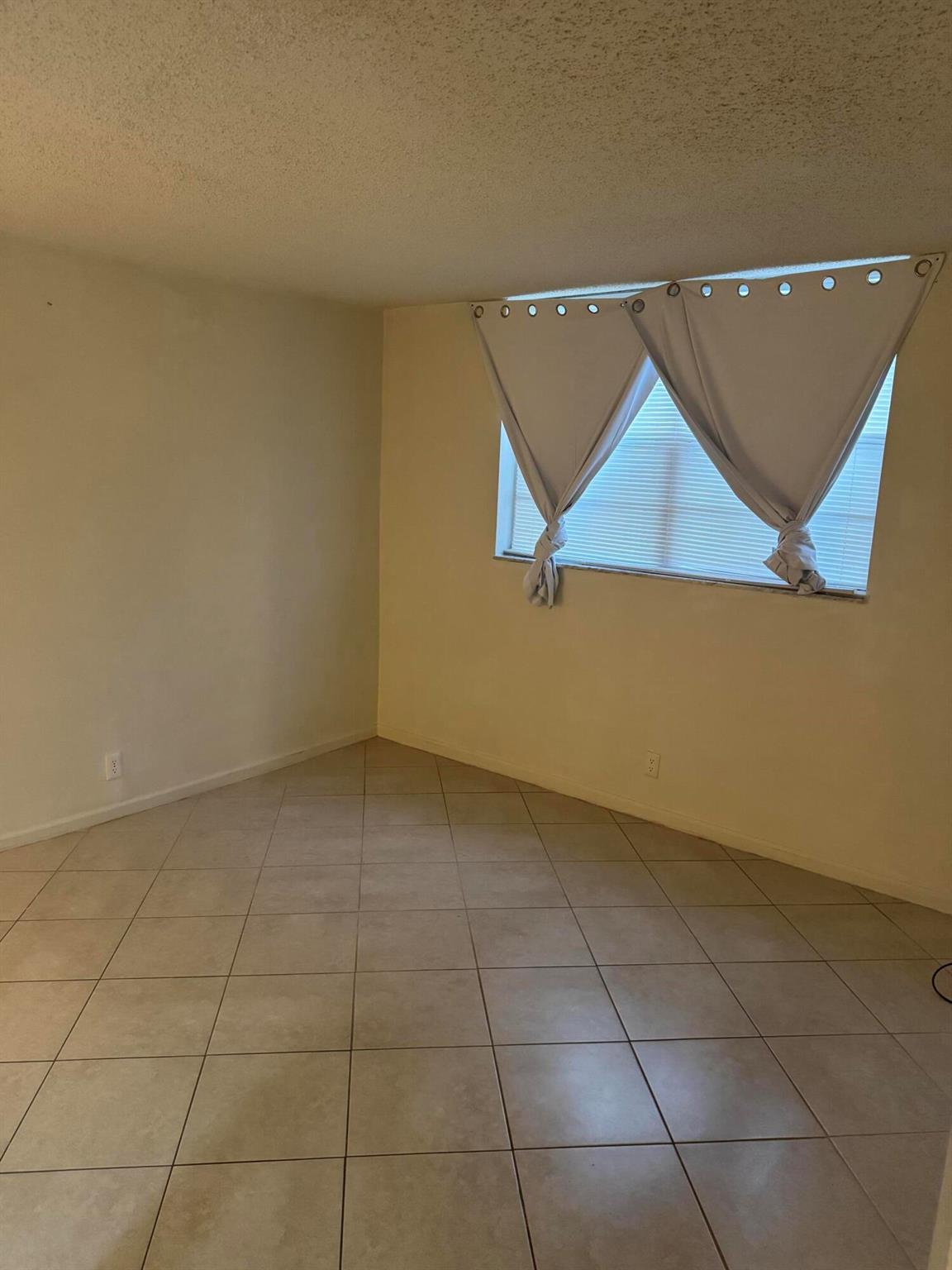 SANDALFOOT BLVD APTS COND - Residential Lease