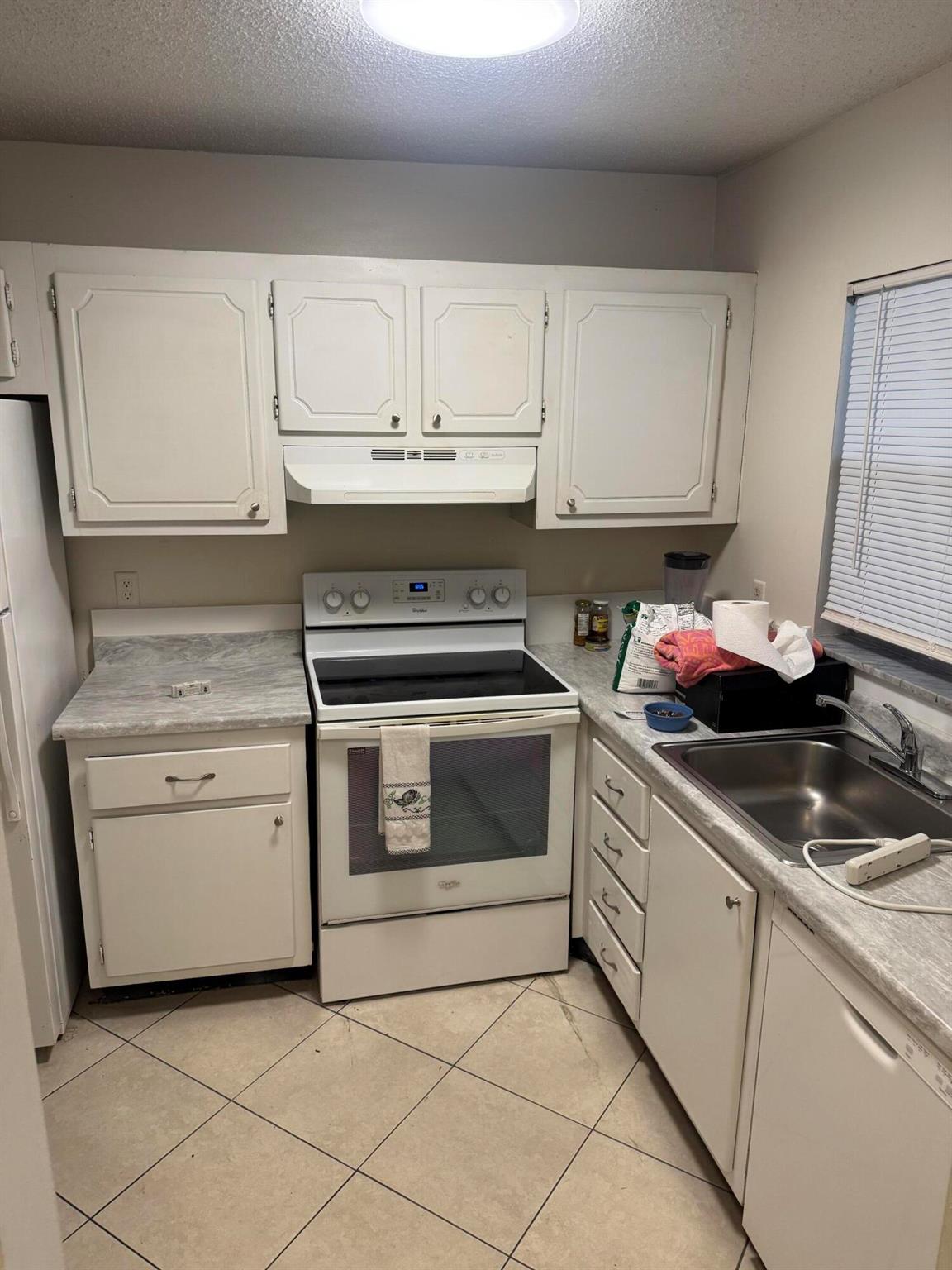 SANDALFOOT BLVD APTS COND - Residential Lease