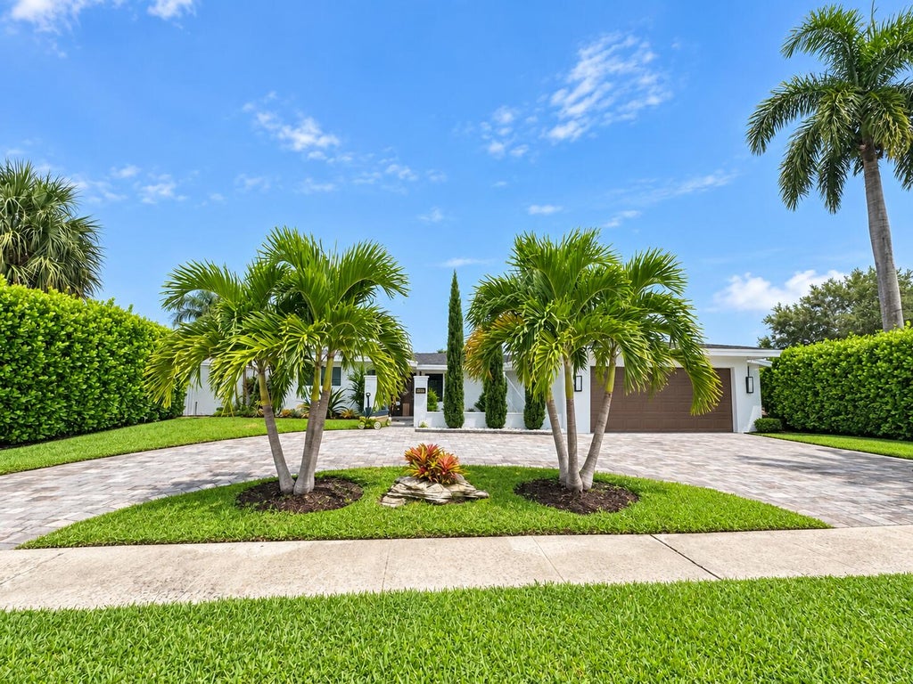Photo of 816 SW 2nd Street, Boca Raton, FL 33486 (MLS # B26077389)