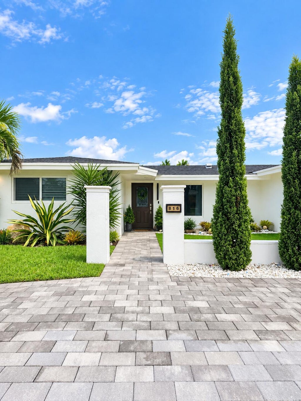 Photo of 816 SW 2nd Street, Boca Raton, FL 33486 (MLS # B26077389)