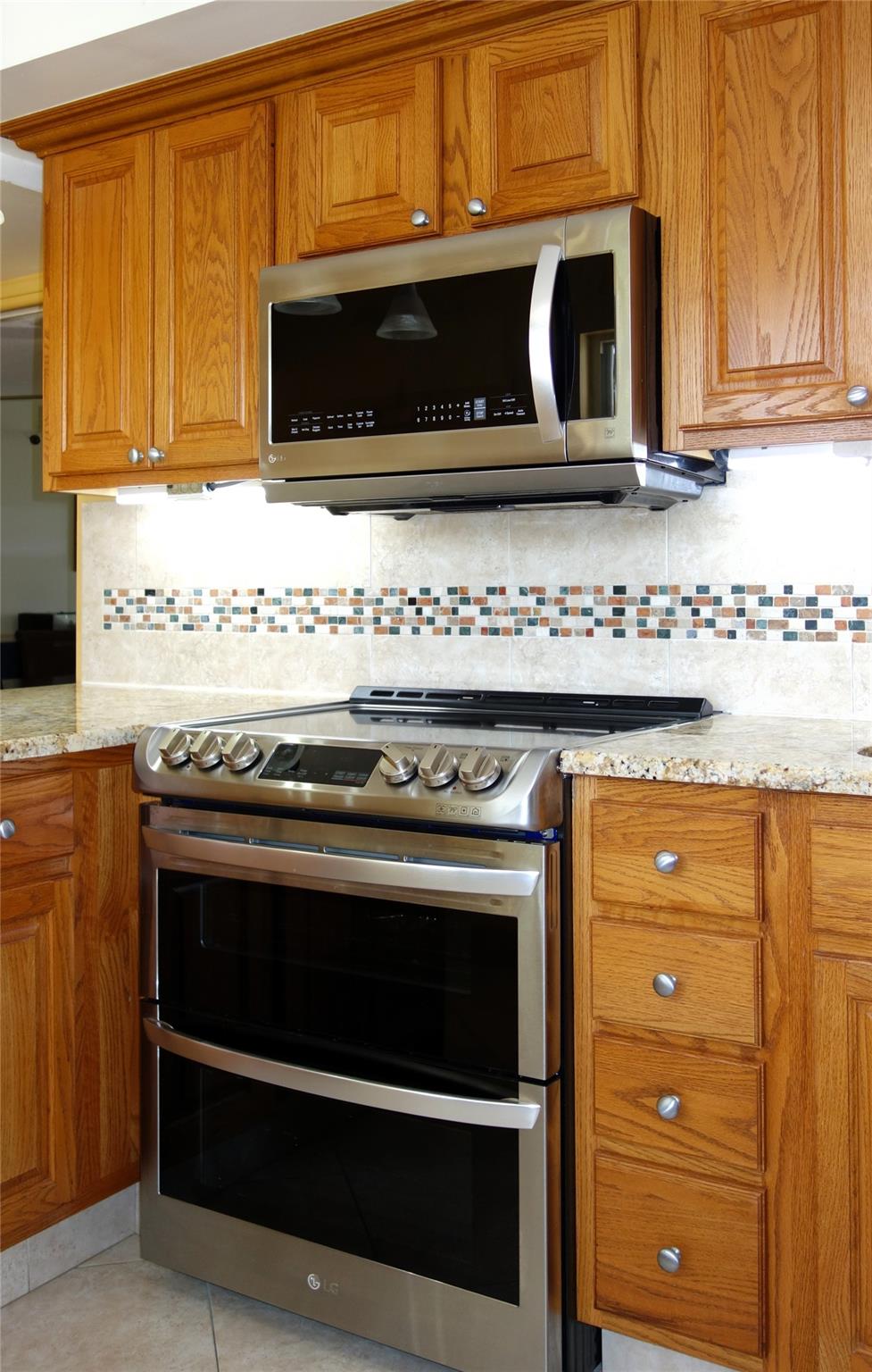 3970 Oaks Clubhouse Dr 402