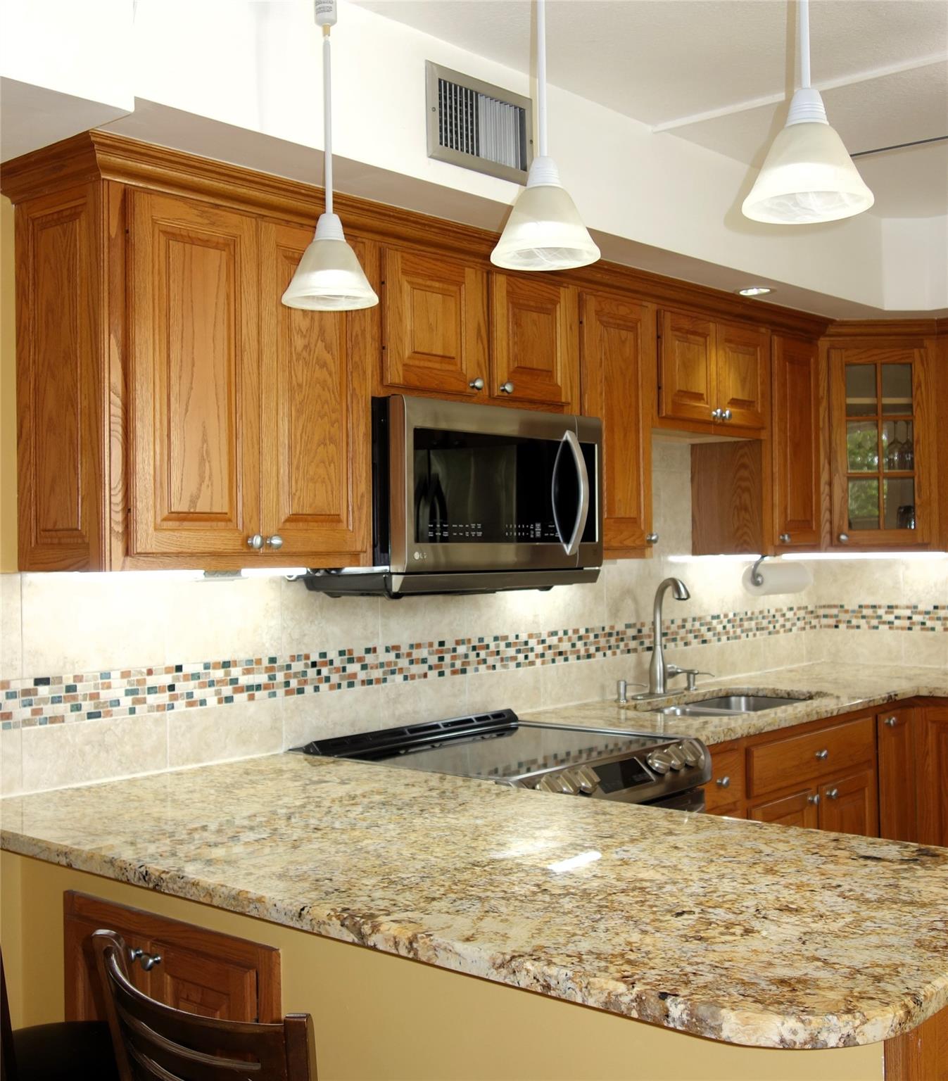 3970 Oaks Clubhouse Dr 402