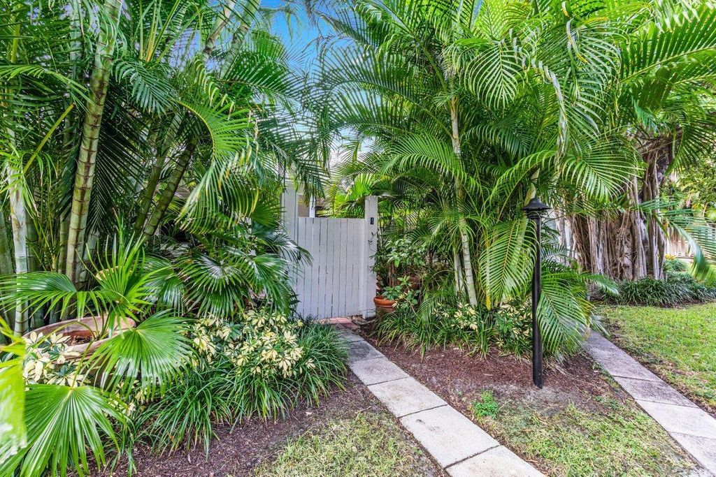 Photo of 1225 George Bush 4 Boulevard #4, Delray Beach, FL 33483 (MLS # R11100503)
