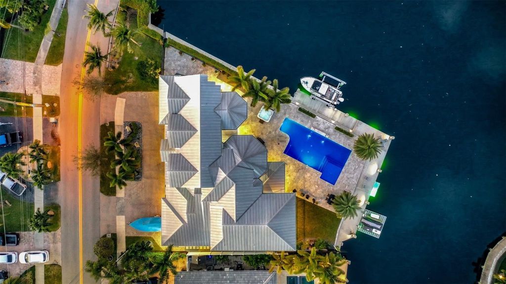 Photo of 310 SE 6th Te Ter, Pompano Beach, FL 33060 (MLS # F10418227)