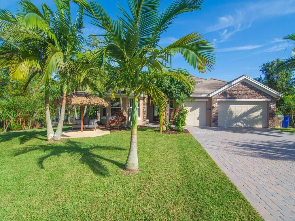 Photo of 7530 Cambria Ct, Vero Beach, FL 32967 (MLS # R10938281)