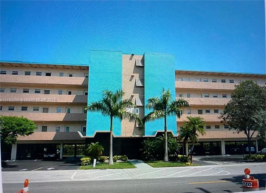 Photo of 200 NE 14th Avenue #Apt 222, Hallandale Beach, FL 33009 (MLS # B26024146)