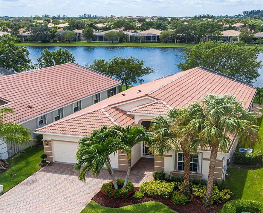 This magnificient home is brand new.  Seller has put in a new kitchen with wood cabinets, new stainless steel appliances, quartz countertops and all doors and drawers are self closing.  The new redesigned master Bath has an extra large shower and extra large closet in addition to the linen closet.

There is truly nothing to do to this gorgeous home but to MOVE IN.....

To see all of the features of this home,    Read On........