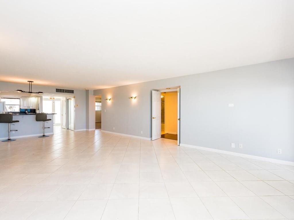 BERMUDA HOUSE CONDO - Residential