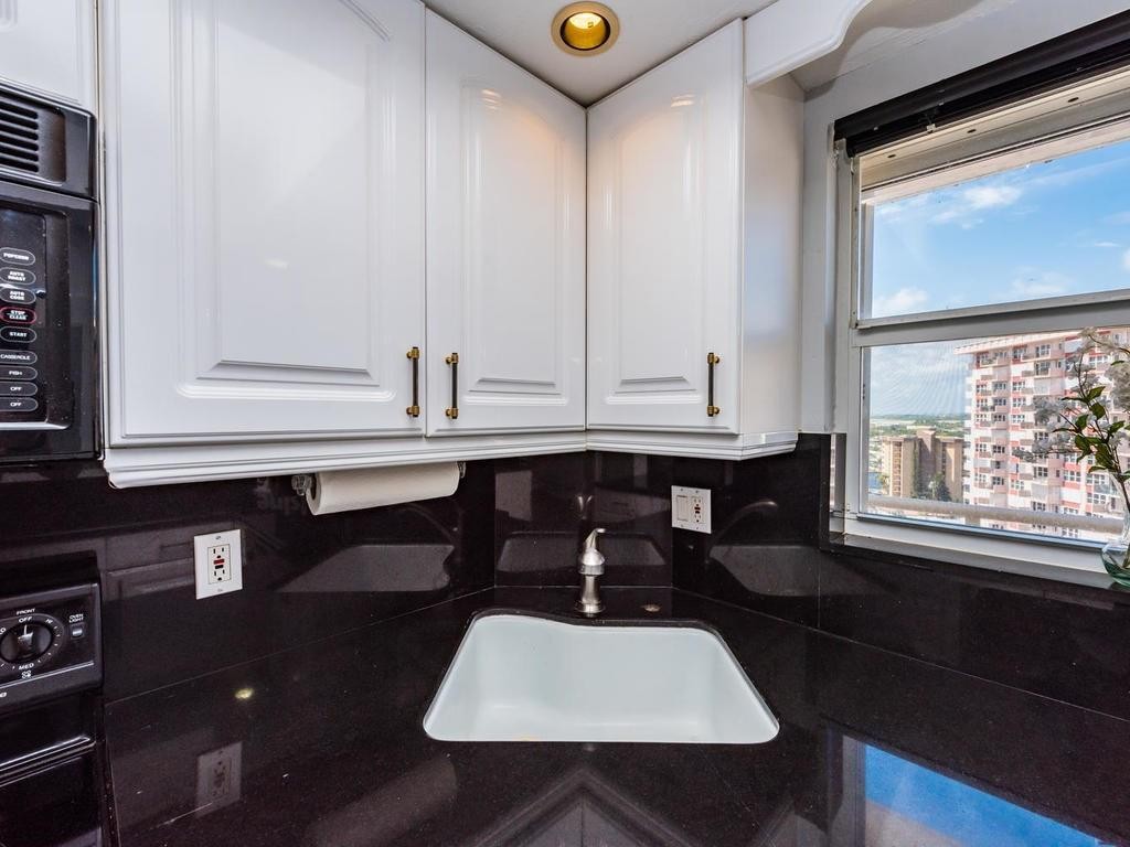 BERMUDA HOUSE CONDO - Residential