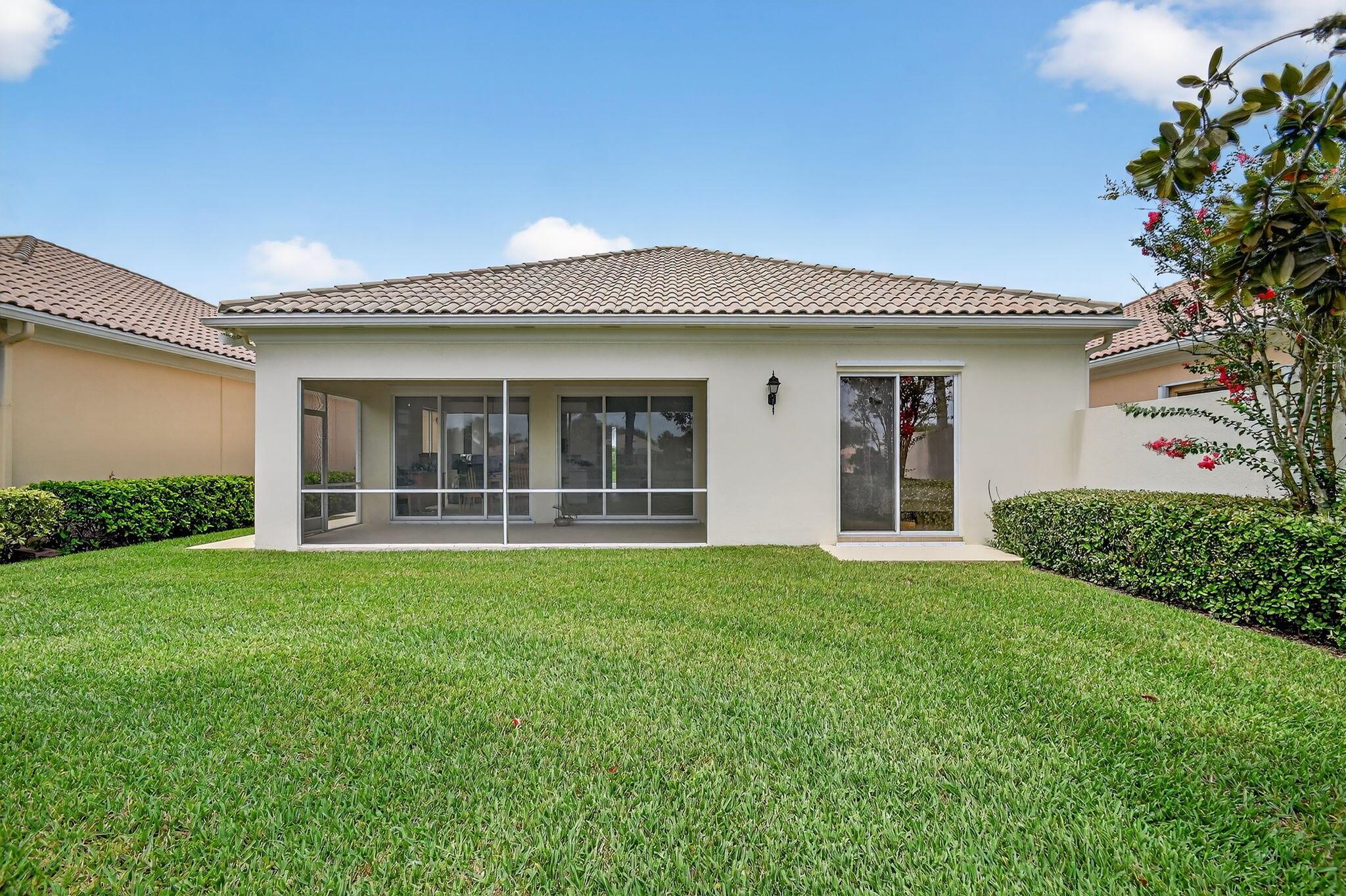 Wellington, Florida 33414, United States, 3 Bedrooms Bedrooms, ,3 BathroomsBathrooms,Residential,Pending,209490