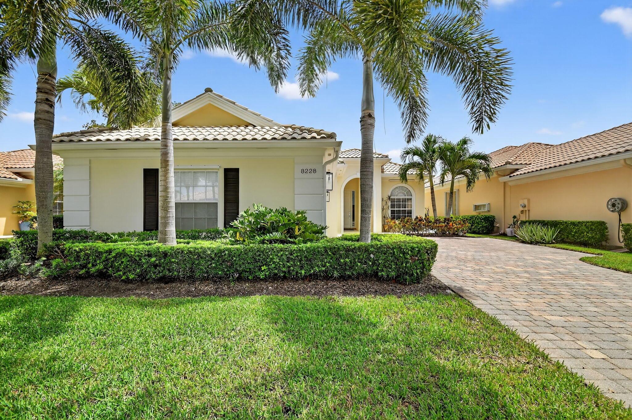 Wellington, Florida 33414, United States, 3 Bedrooms Bedrooms, ,3 BathroomsBathrooms,Residential,Pending,209490