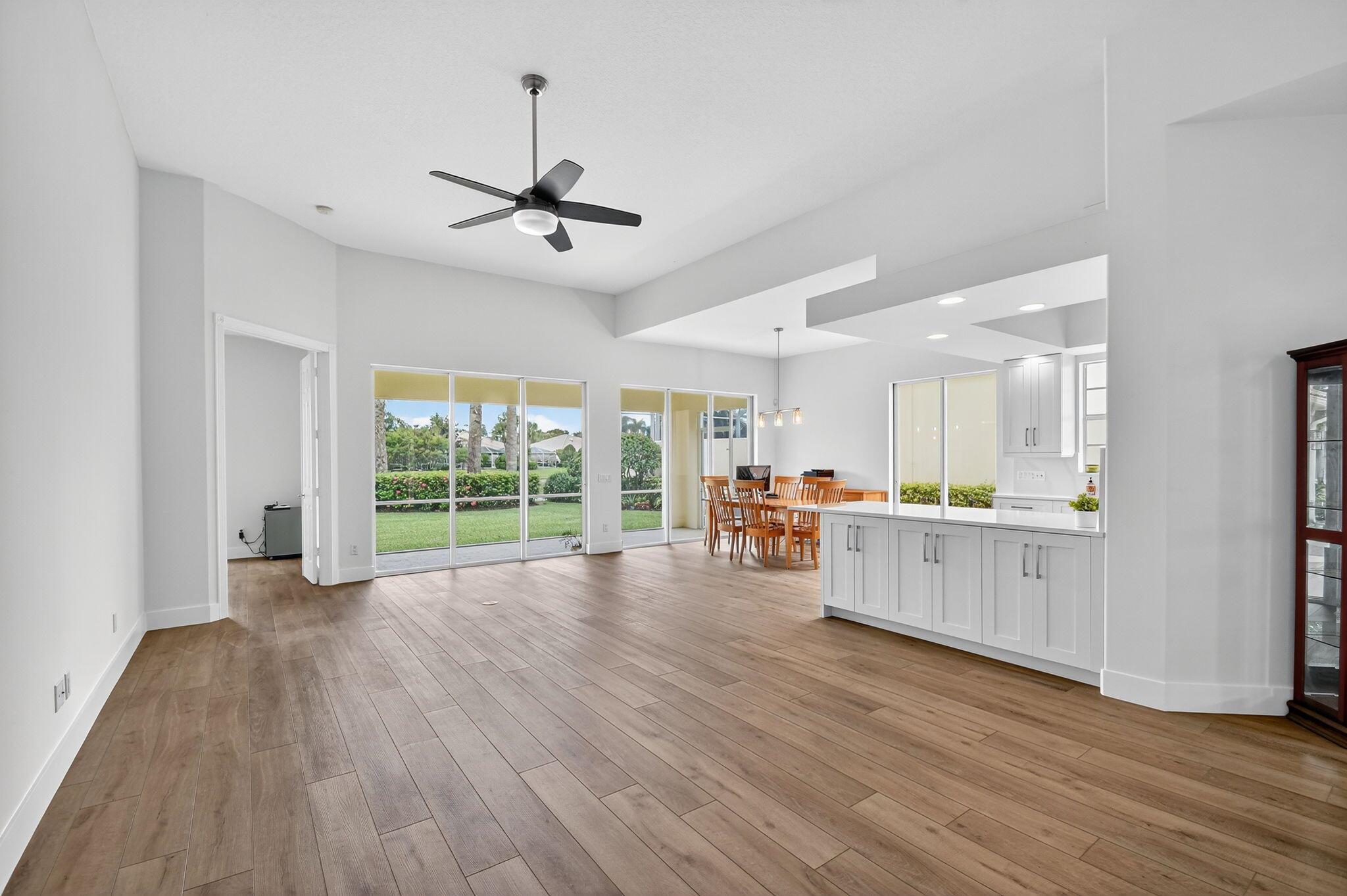 Wellington, Florida 33414, United States, 3 Bedrooms Bedrooms, ,3 BathroomsBathrooms,Residential,Pending,209490