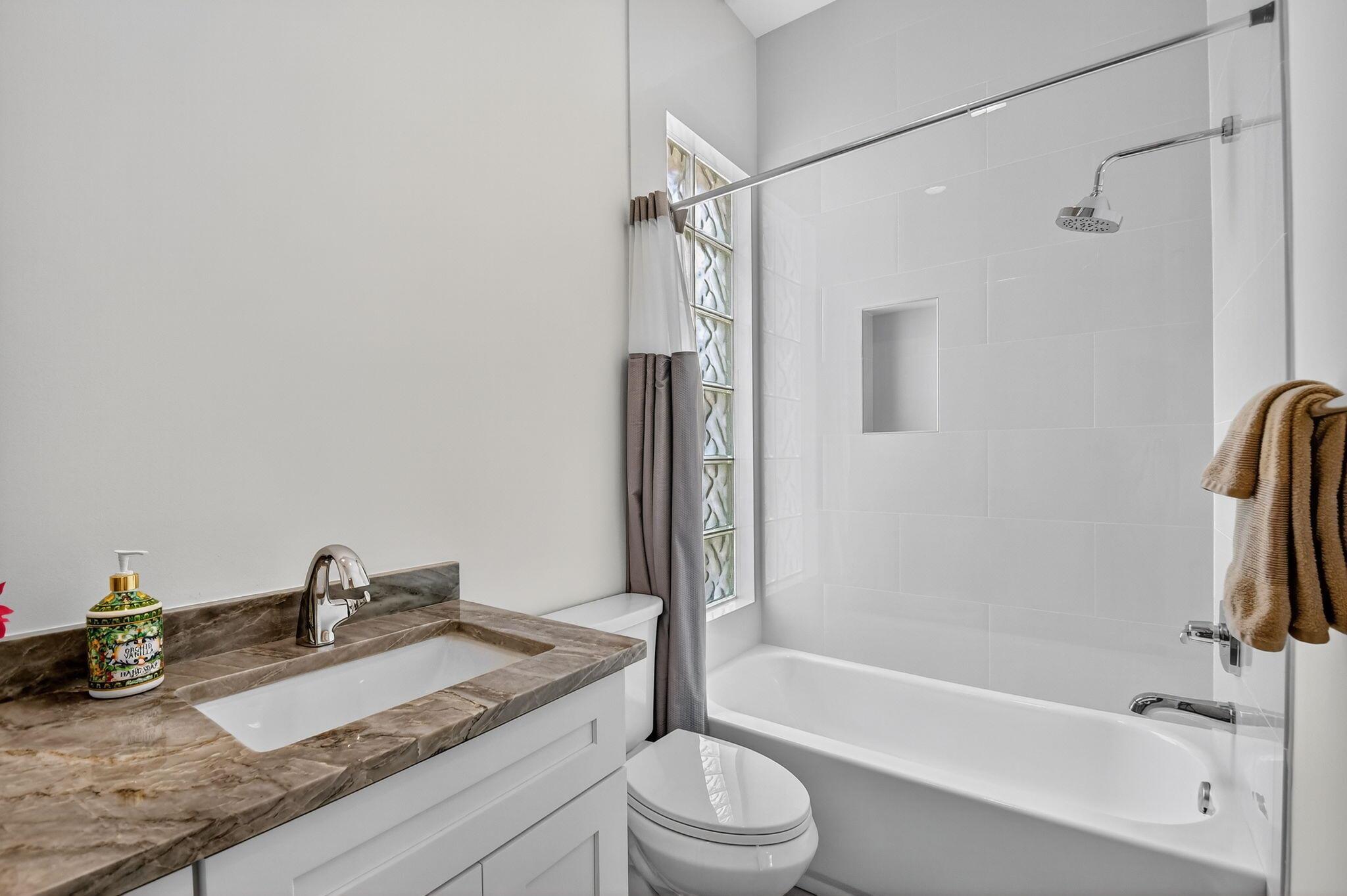 Wellington, Florida 33414, United States, 3 Bedrooms Bedrooms, ,3 BathroomsBathrooms,Residential,Pending,209490