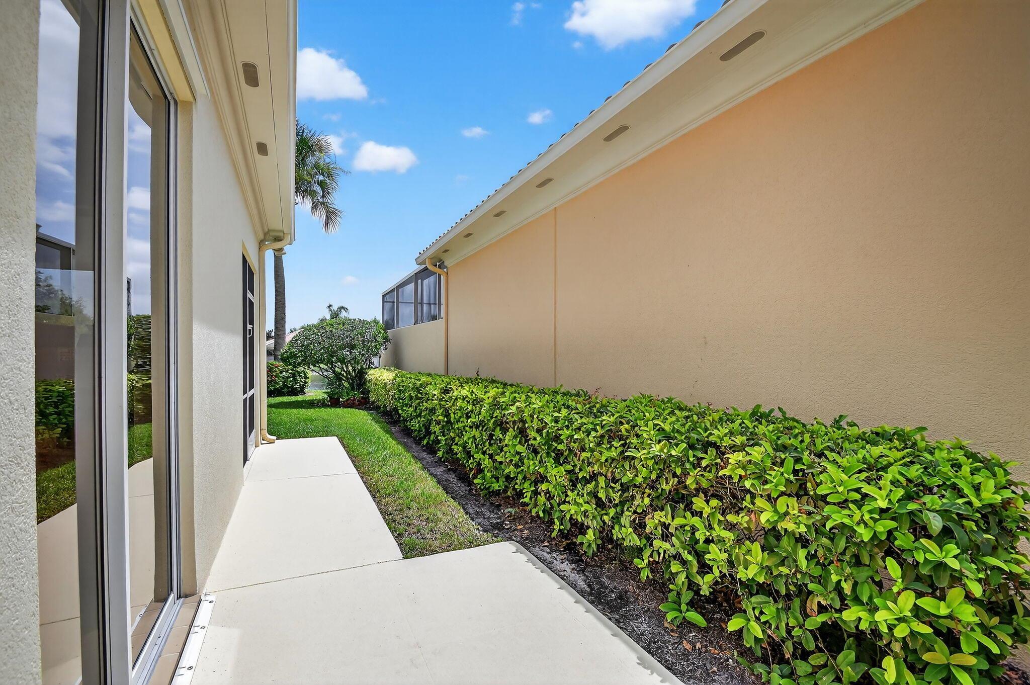 Wellington, Florida 33414, United States, 3 Bedrooms Bedrooms, ,3 BathroomsBathrooms,Residential,Pending,209490