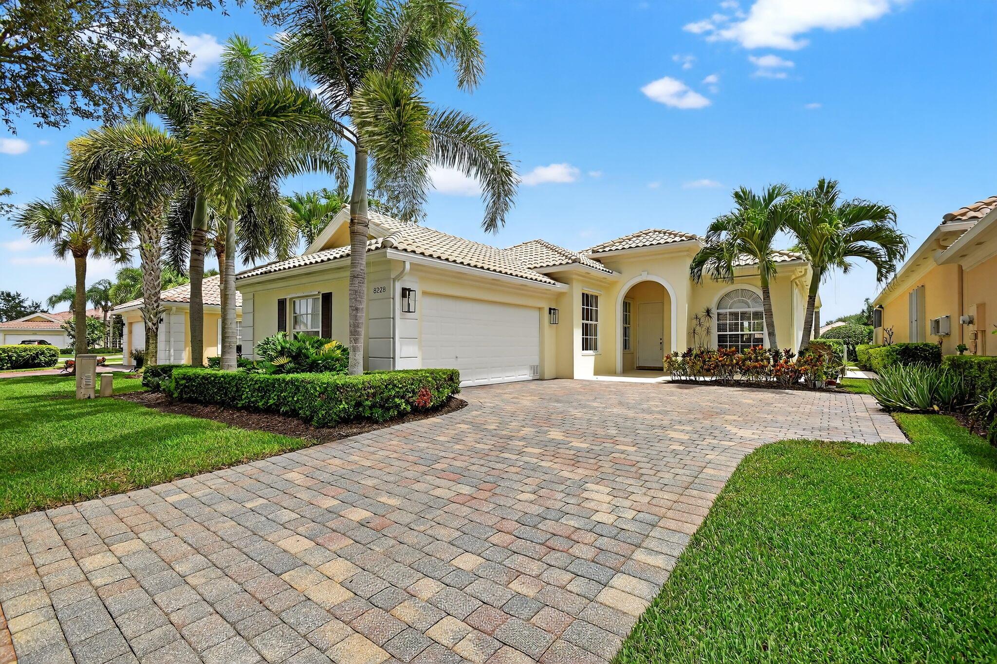 Wellington, Florida 33414, United States, 3 Bedrooms Bedrooms, ,3 BathroomsBathrooms,Residential,Pending,209490