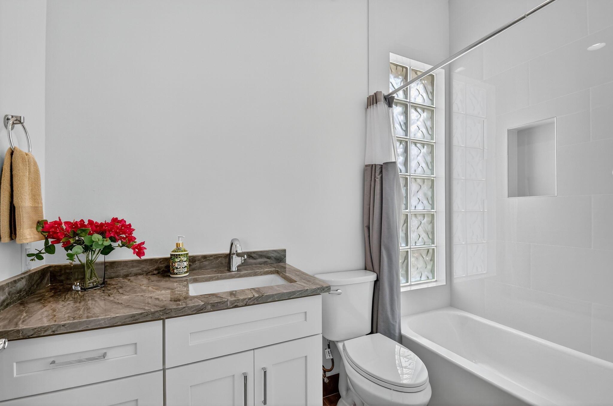 Wellington, Florida 33414, United States, 3 Bedrooms Bedrooms, ,3 BathroomsBathrooms,Residential,Pending,209490