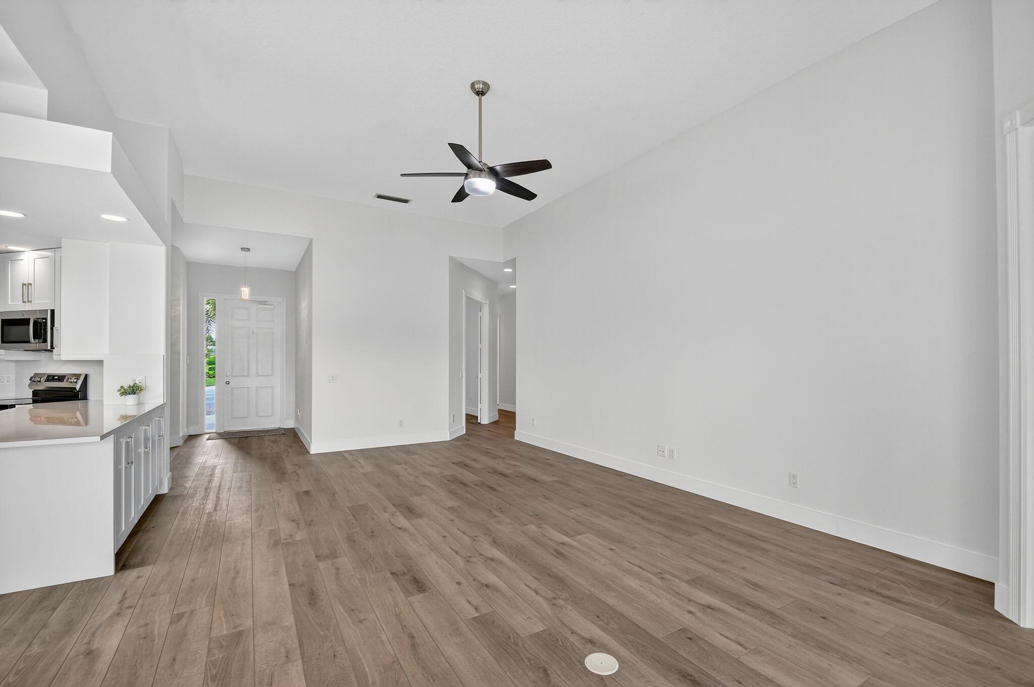 Wellington, Florida 33414, United States, 3 Bedrooms Bedrooms, ,3 BathroomsBathrooms,Residential,Pending,209490