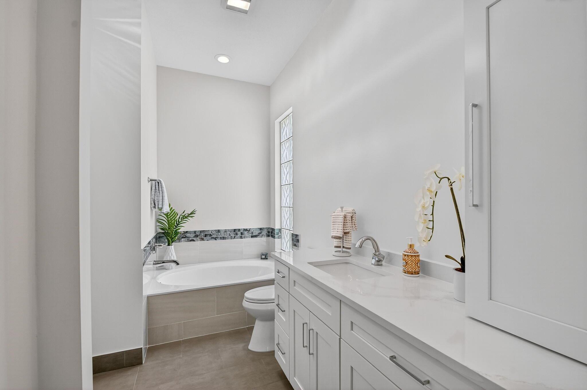 Wellington, Florida 33414, United States, 3 Bedrooms Bedrooms, ,3 BathroomsBathrooms,Residential,Pending,209490