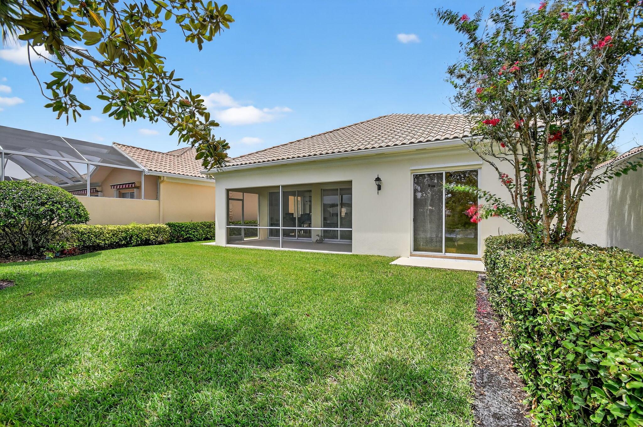Wellington, Florida 33414, United States, 3 Bedrooms Bedrooms, ,3 BathroomsBathrooms,Residential,Pending,209490