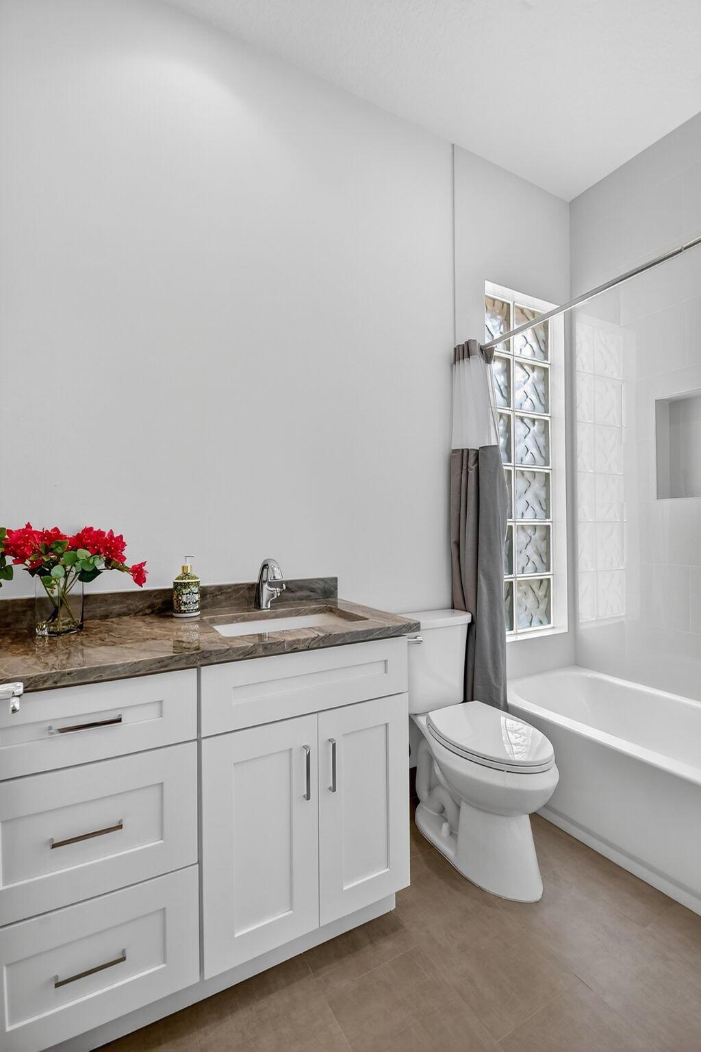 Wellington, Florida 33414, United States, 3 Bedrooms Bedrooms, ,3 BathroomsBathrooms,Residential,Pending,209490