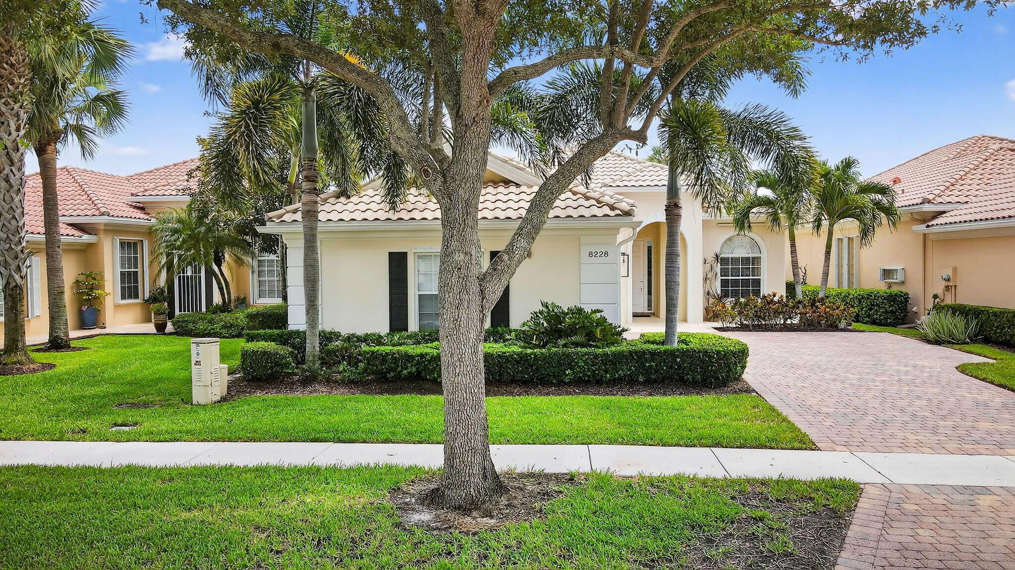 Wellington, Florida 33414, United States, 3 Bedrooms Bedrooms, ,3 BathroomsBathrooms,Residential,Pending,209490