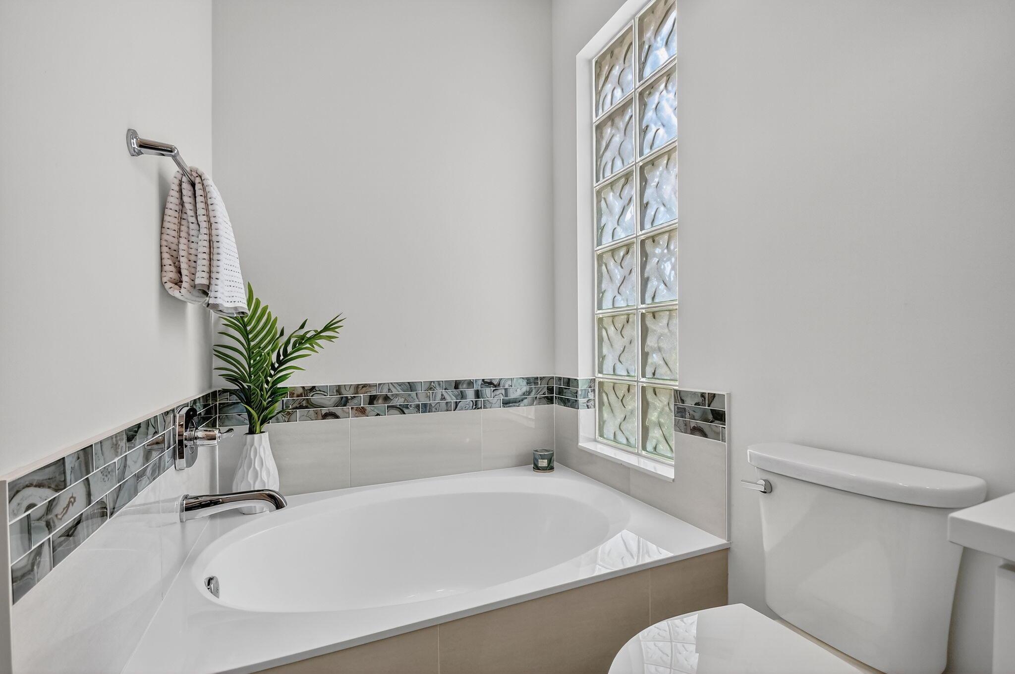 Wellington, Florida 33414, United States, 3 Bedrooms Bedrooms, ,3 BathroomsBathrooms,Residential,Pending,209490