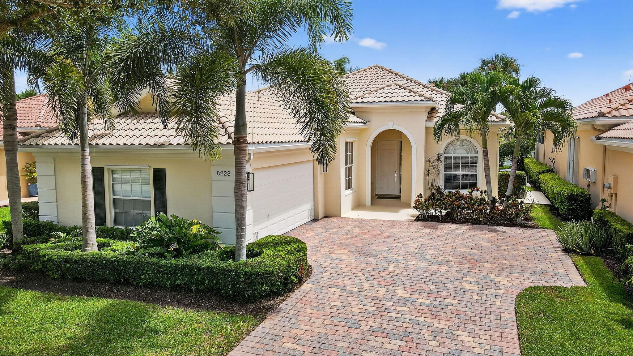 Wellington, Florida 33414, United States, 3 Bedrooms Bedrooms, ,3 BathroomsBathrooms,Residential,Pending,209490