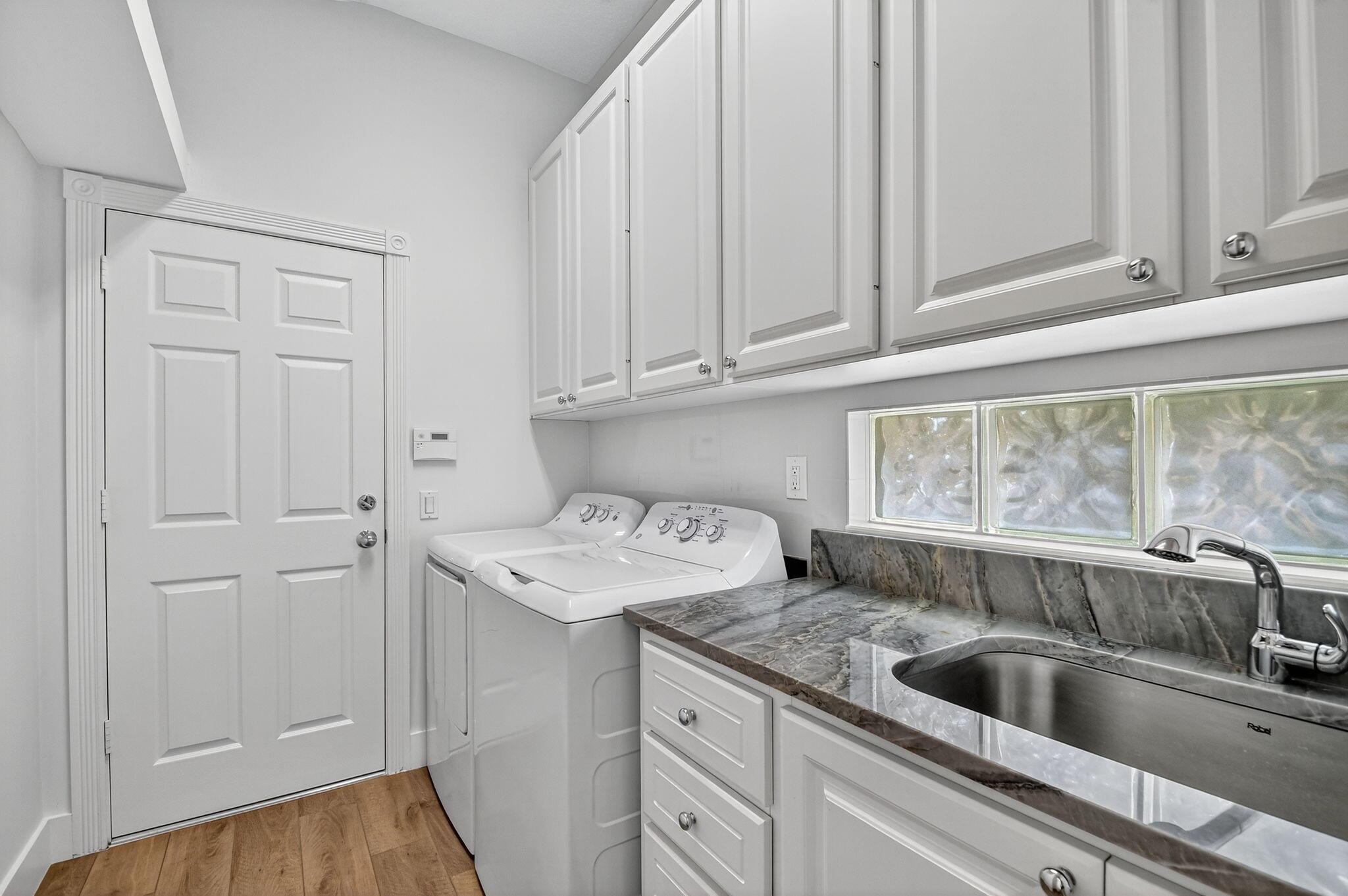 Wellington, Florida 33414, United States, 3 Bedrooms Bedrooms, ,3 BathroomsBathrooms,Residential,Pending,209490