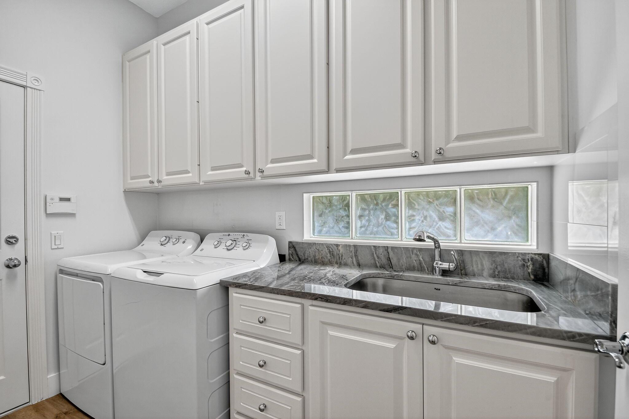 Wellington, Florida 33414, United States, 3 Bedrooms Bedrooms, ,3 BathroomsBathrooms,Residential,Pending,209490