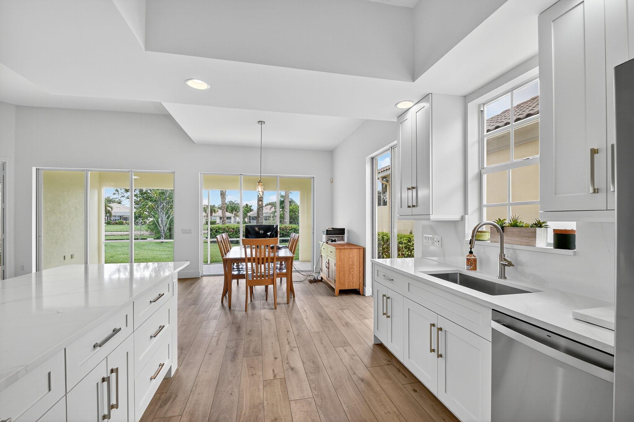 Wellington, Florida 33414, United States, 3 Bedrooms Bedrooms, ,3 BathroomsBathrooms,Residential,Pending,209490