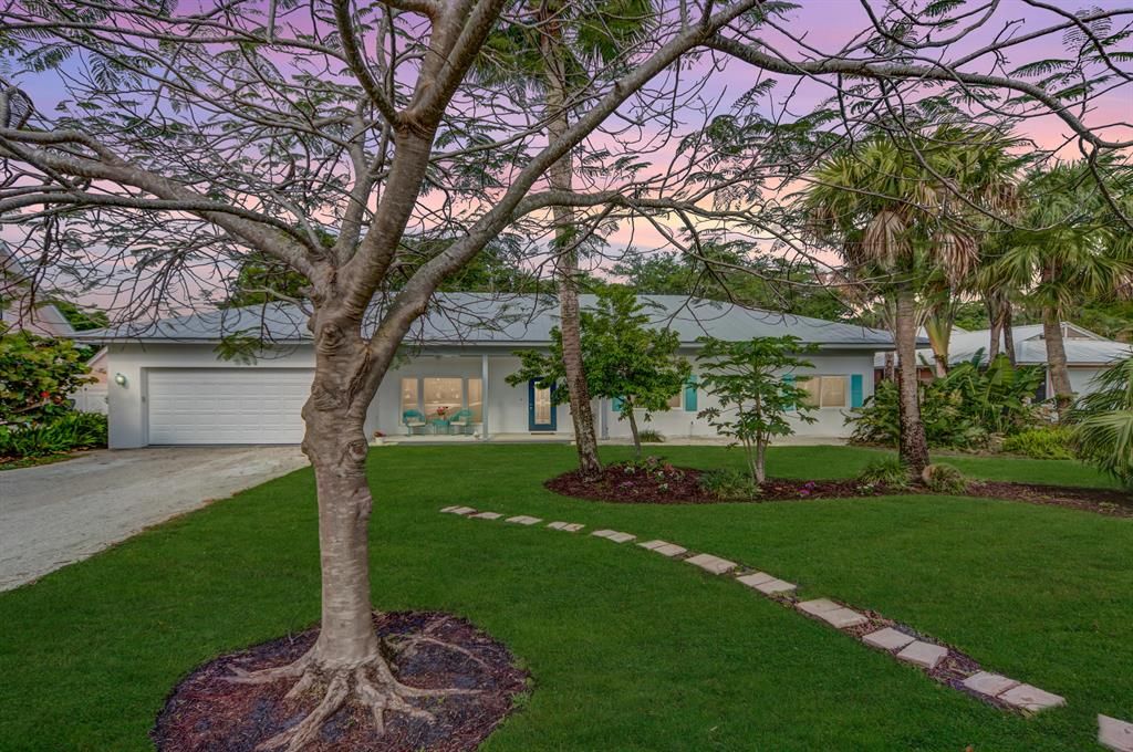 Photo of 336 E Oriole Avenue, Stuart, FL 34996 (MLS # R10700834)