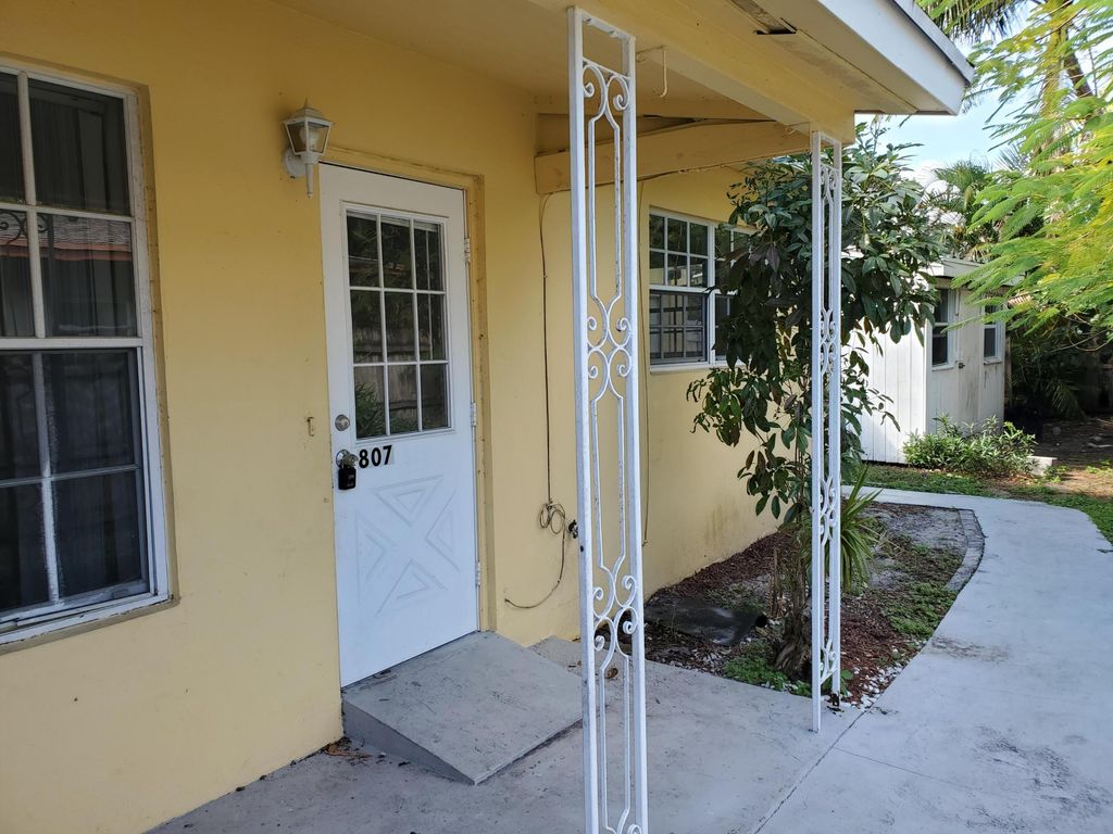 Photo of 807 W Las Olas Blvd #1-2, Fort Lauderdale, FL 33312 (MLS # B26000231)