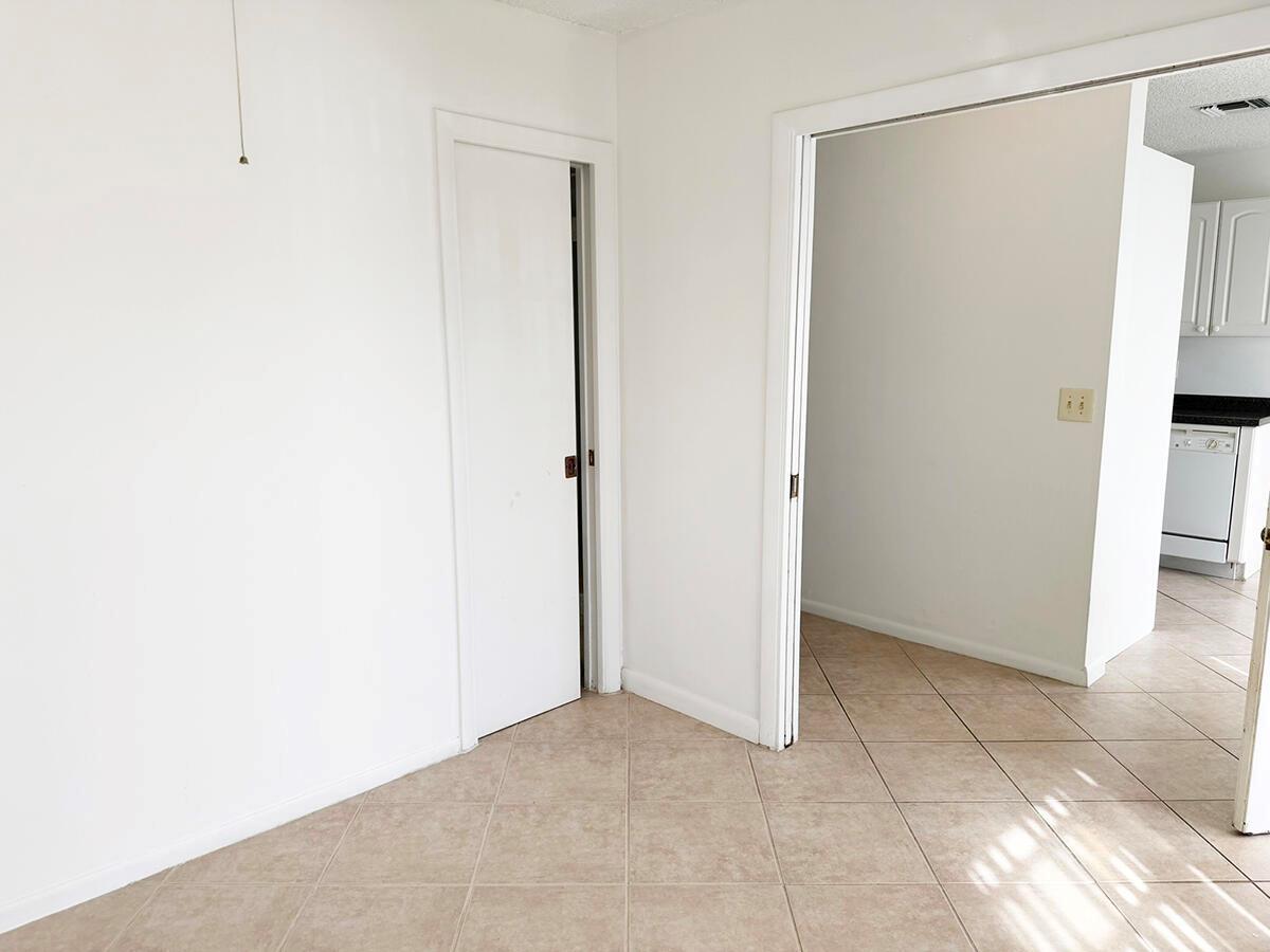 PALM GREENS 1 - Residential Lease