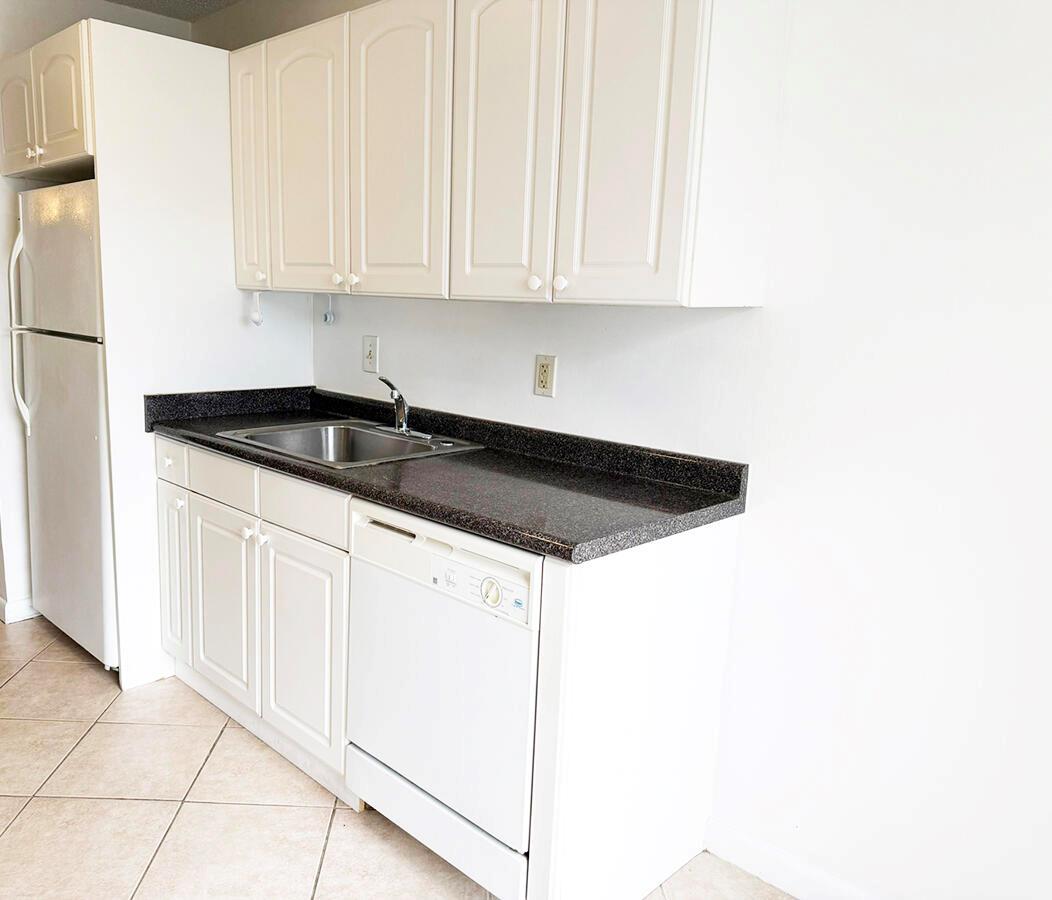 PALM GREENS 1 - Residential Lease