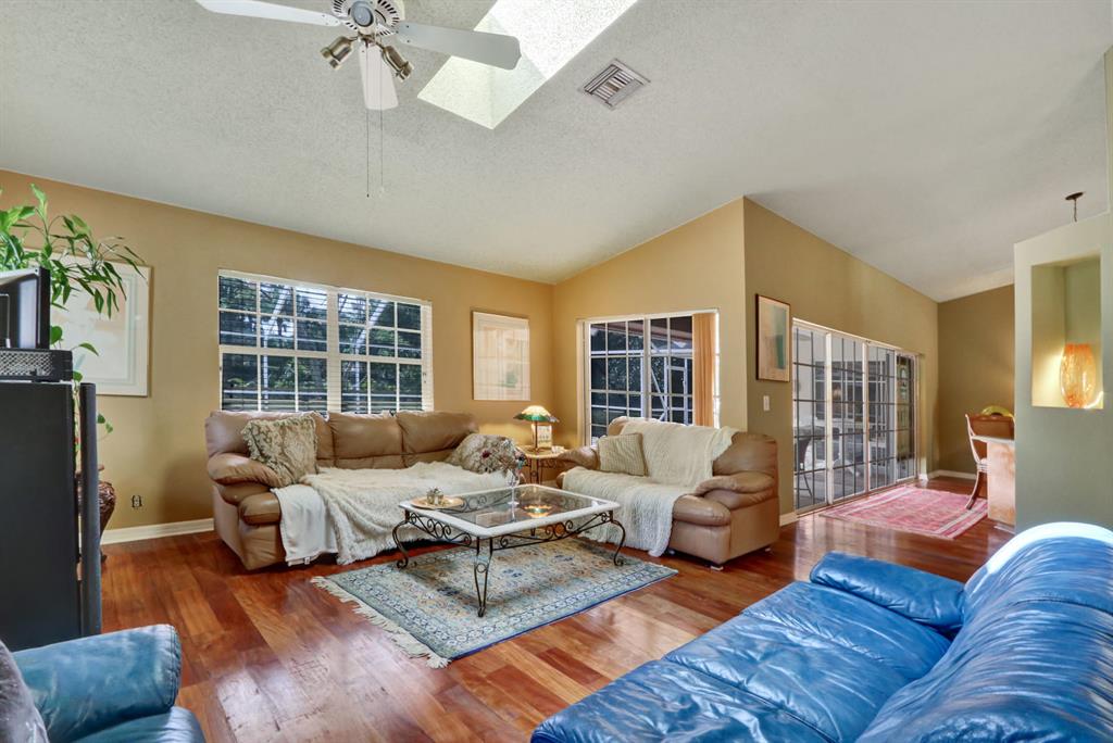 WHISPERING TRAILS - Residential