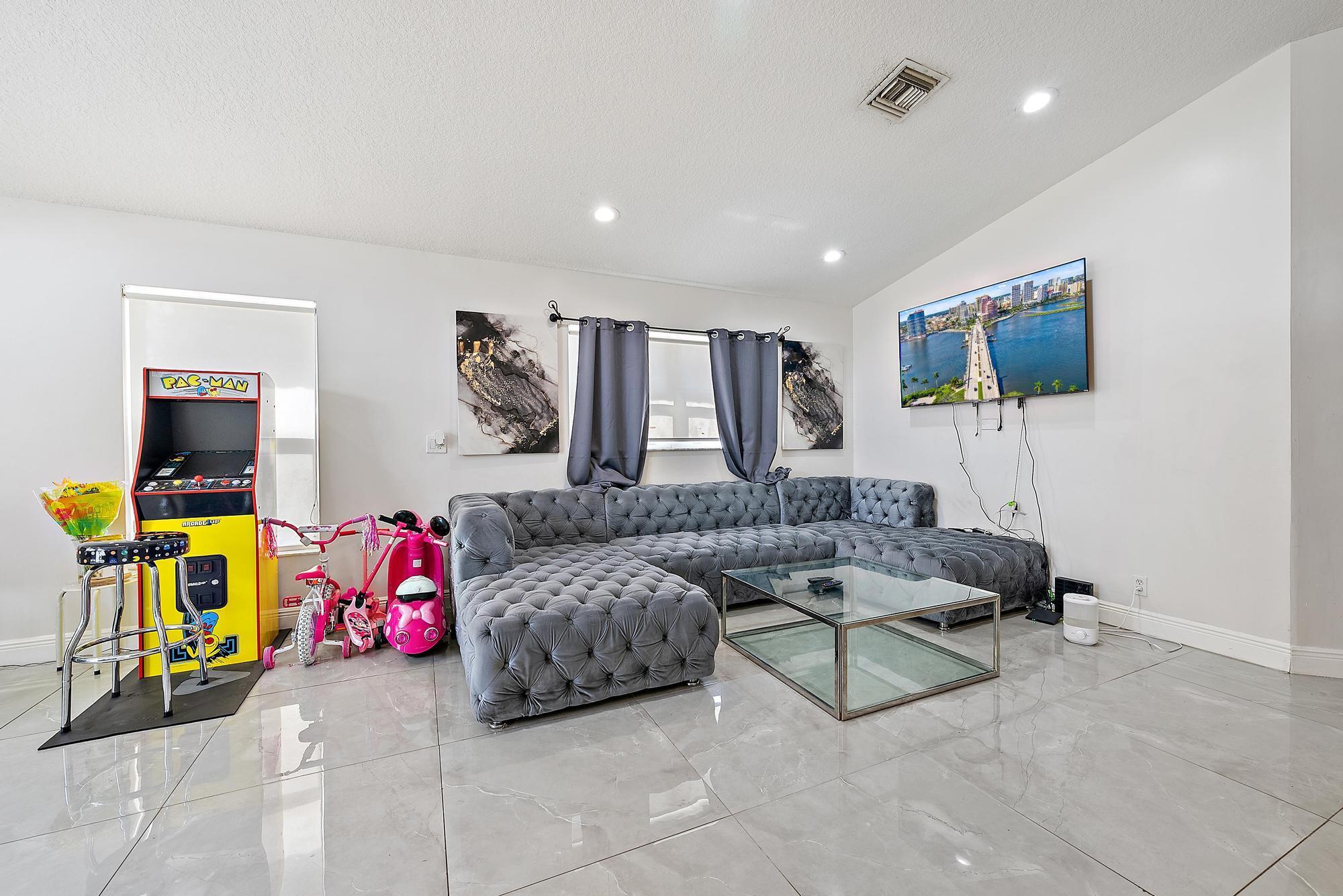 BALMORAL COUNTRY CLUB LACUNA POD C - Residential