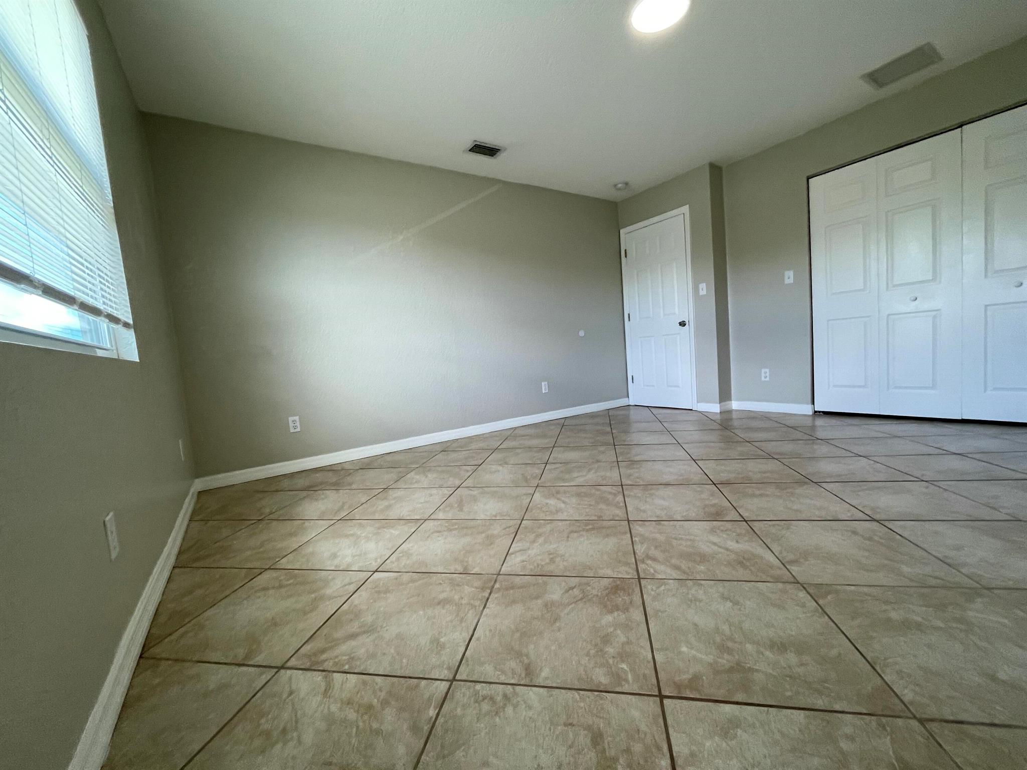 SAN LUCIE PLAZA SUBDIVISI - Residential Lease