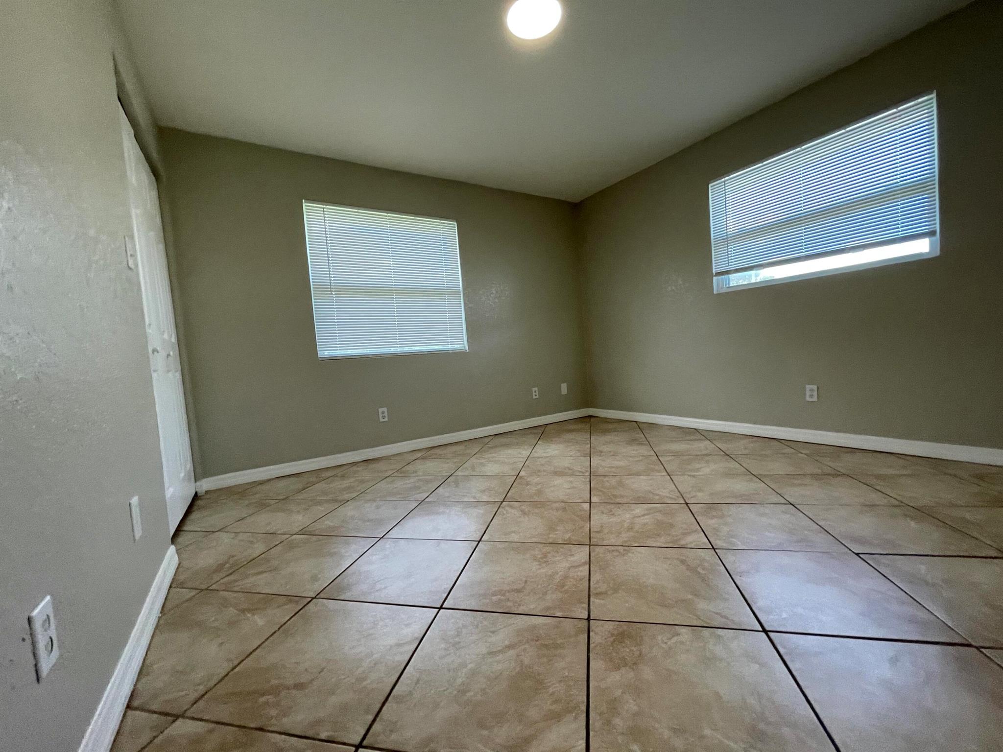 SAN LUCIE PLAZA SUBDIVISI - Residential Lease