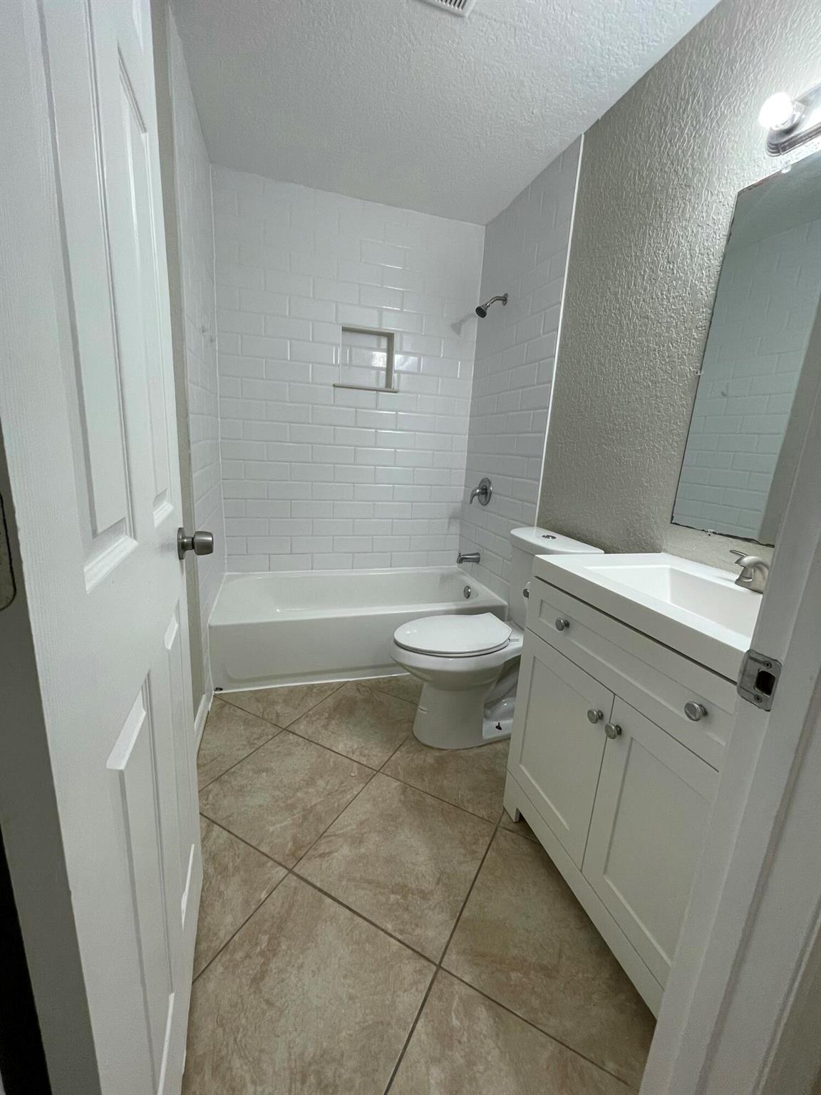 SAN LUCIE PLAZA SUBDIVISI - Residential Lease