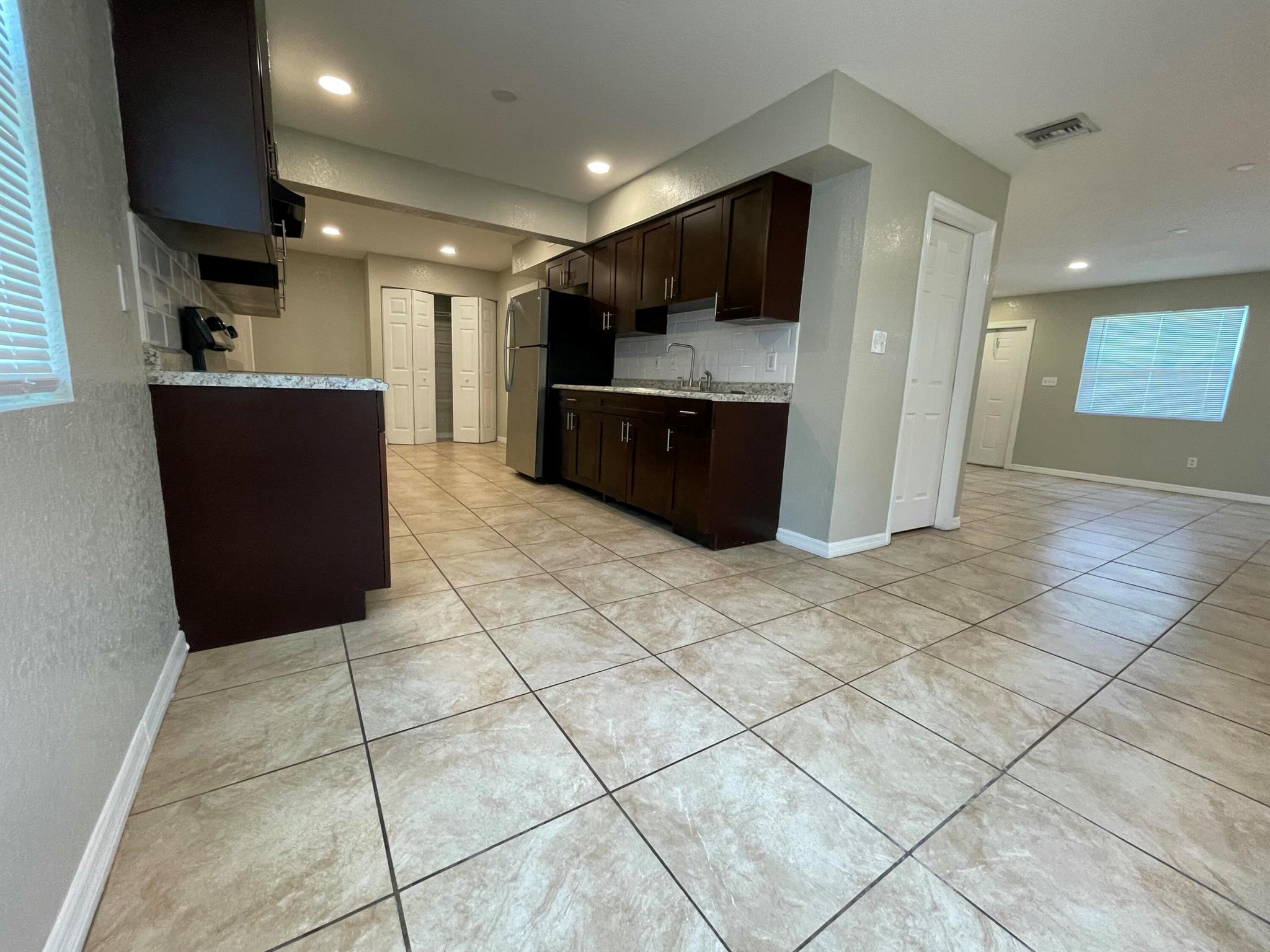 SAN LUCIE PLAZA SUBDIVISI - Residential Lease