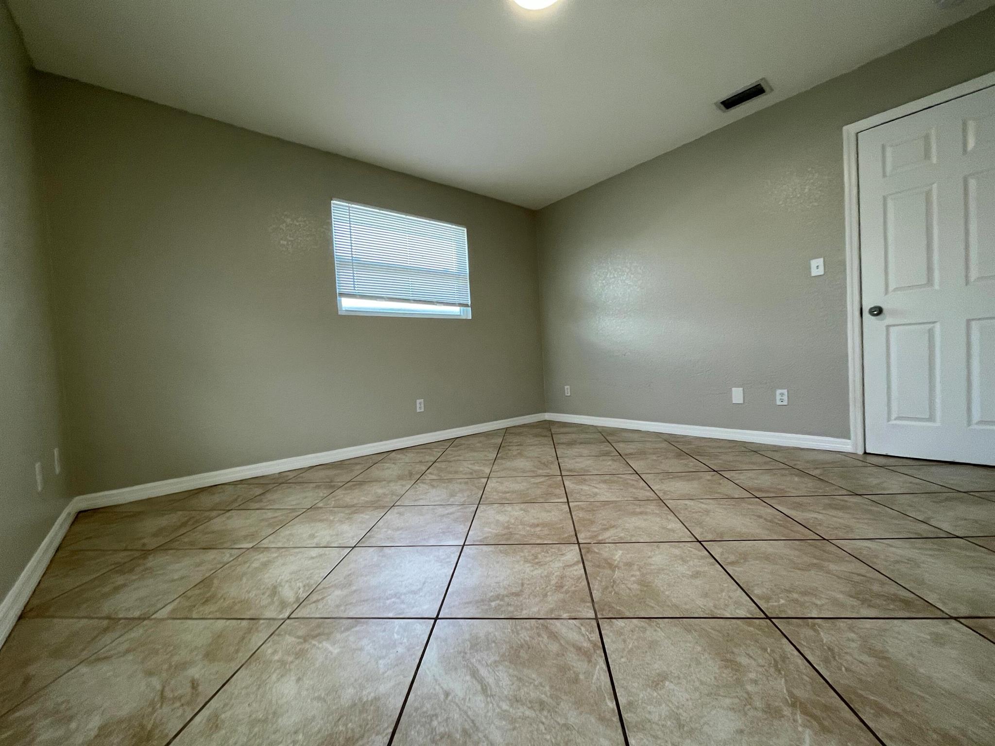 SAN LUCIE PLAZA SUBDIVISI - Residential Lease