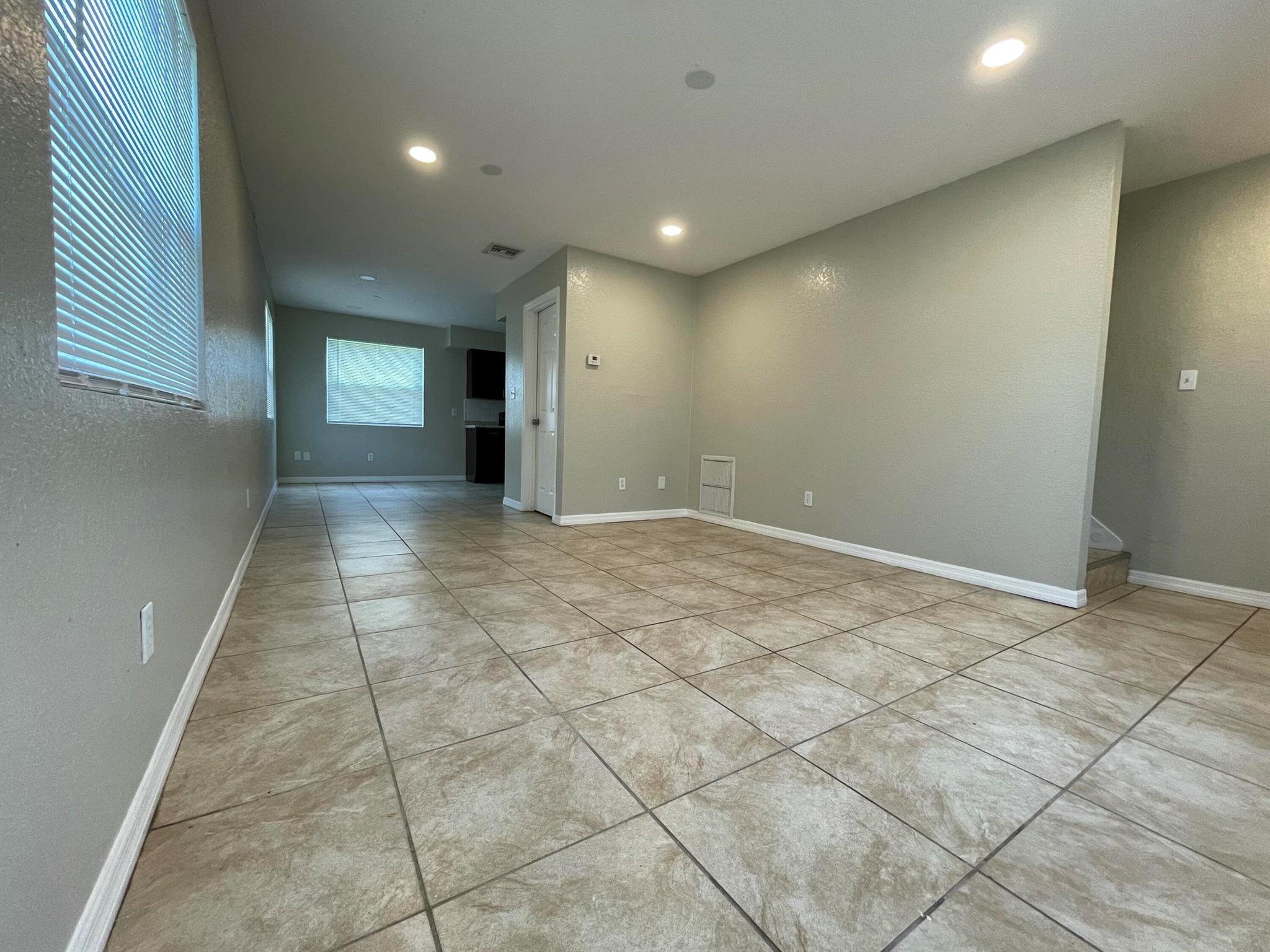 SAN LUCIE PLAZA SUBDIVISI - Residential Lease