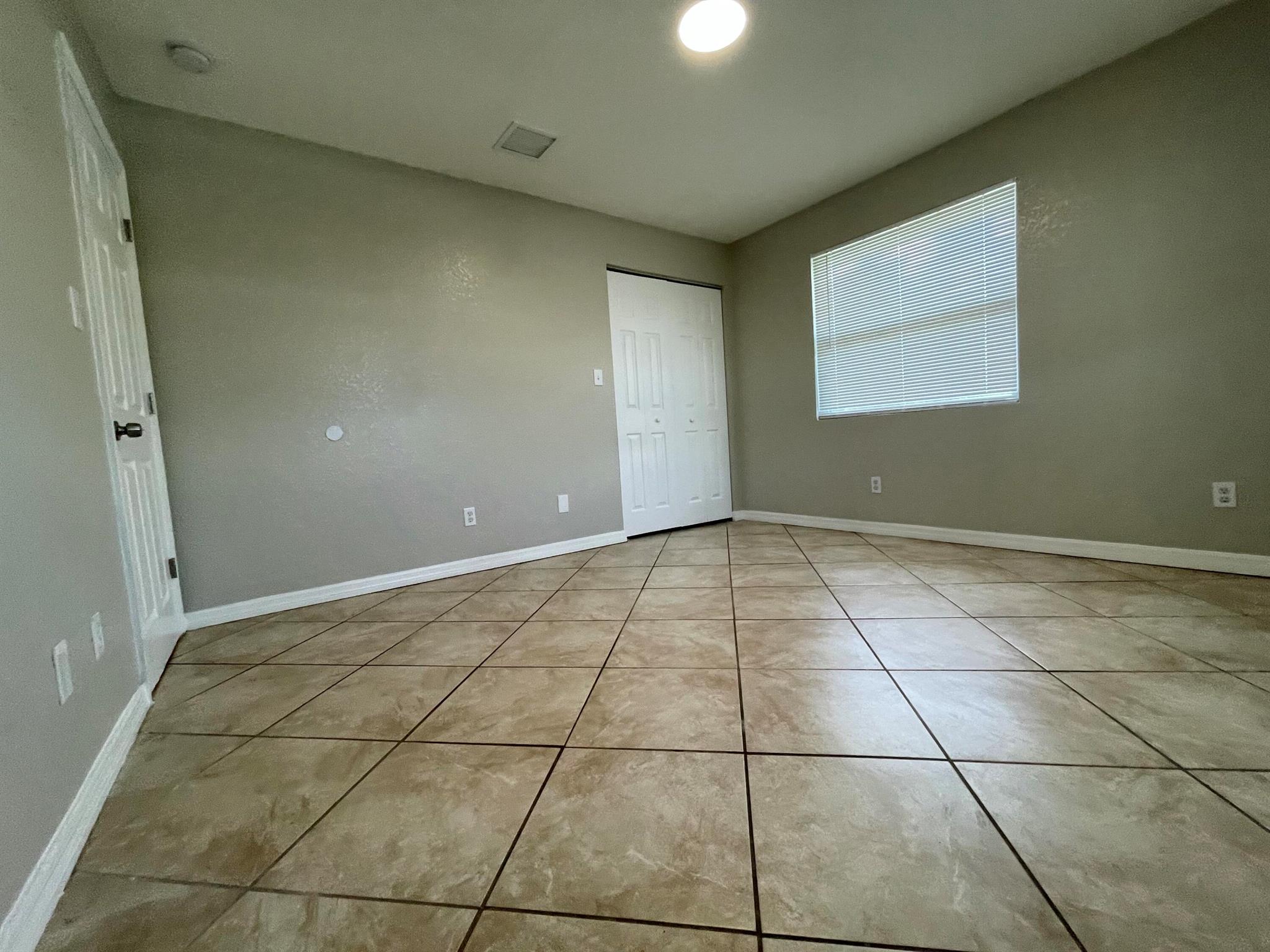 SAN LUCIE PLAZA SUBDIVISI - Residential Lease