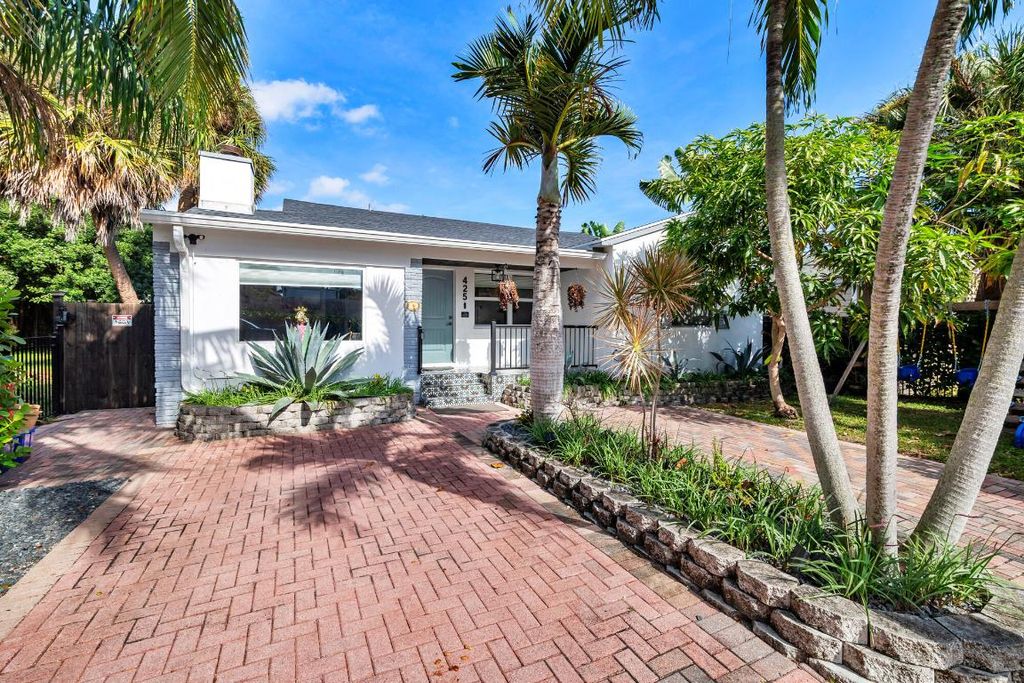 Photo of 425 32nd Street, West Palm Beach, FL 33407 (MLS # R11149835)