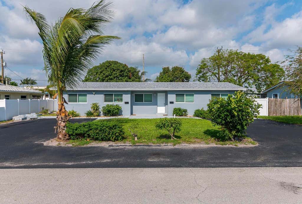 Photo of 2499 NE 2nd Avenue #B, Boca Raton, FL 33431 (MLS # B26024924)