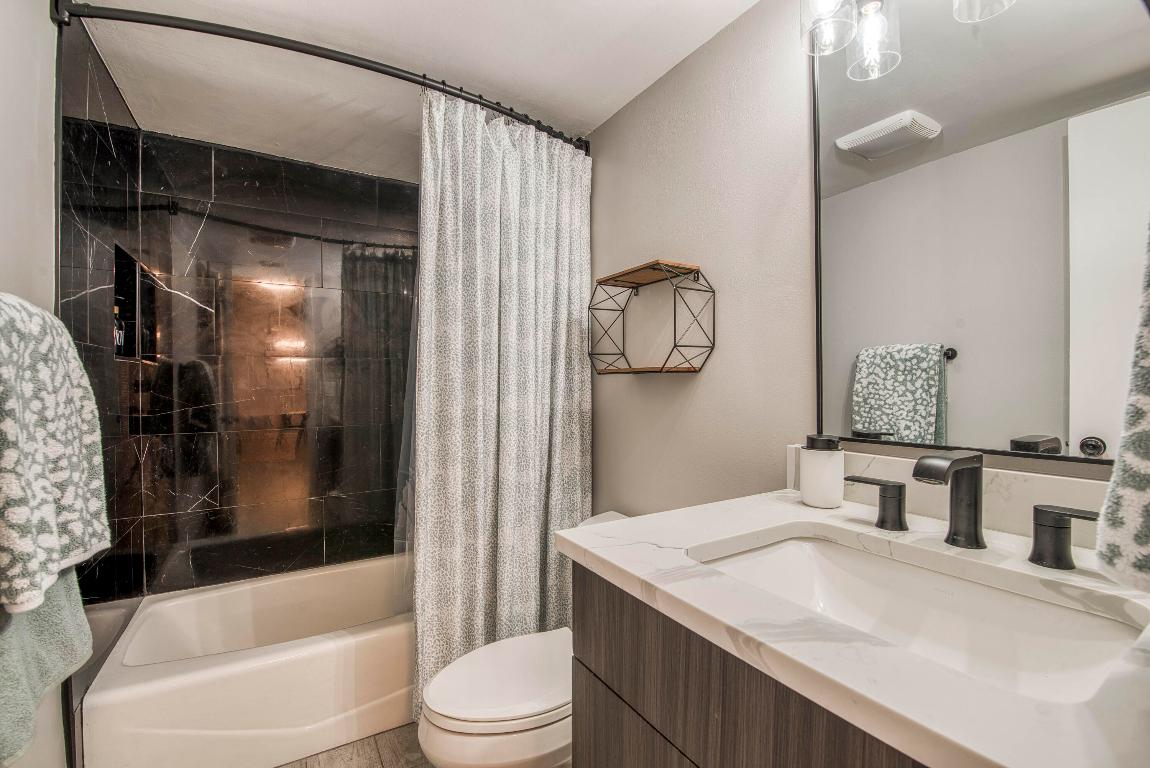 Oak Harbour Condo - Residential