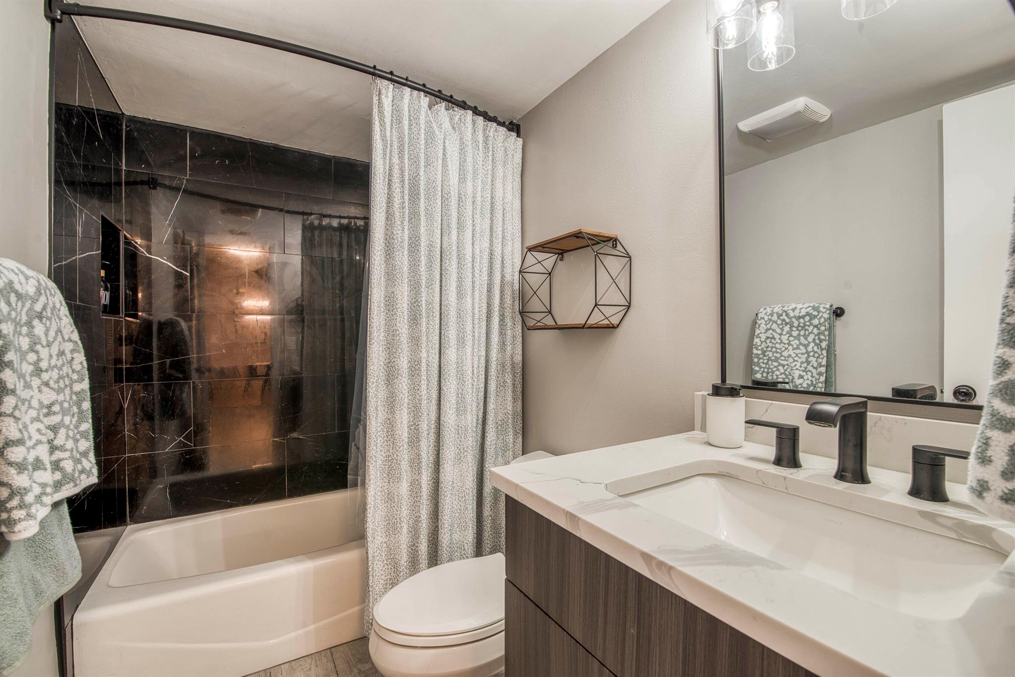 Oak Harbour Condo - Residential