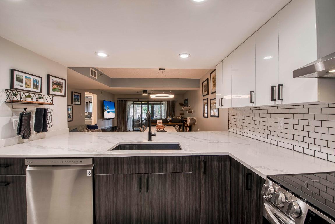 Oak Harbour Condo - Residential